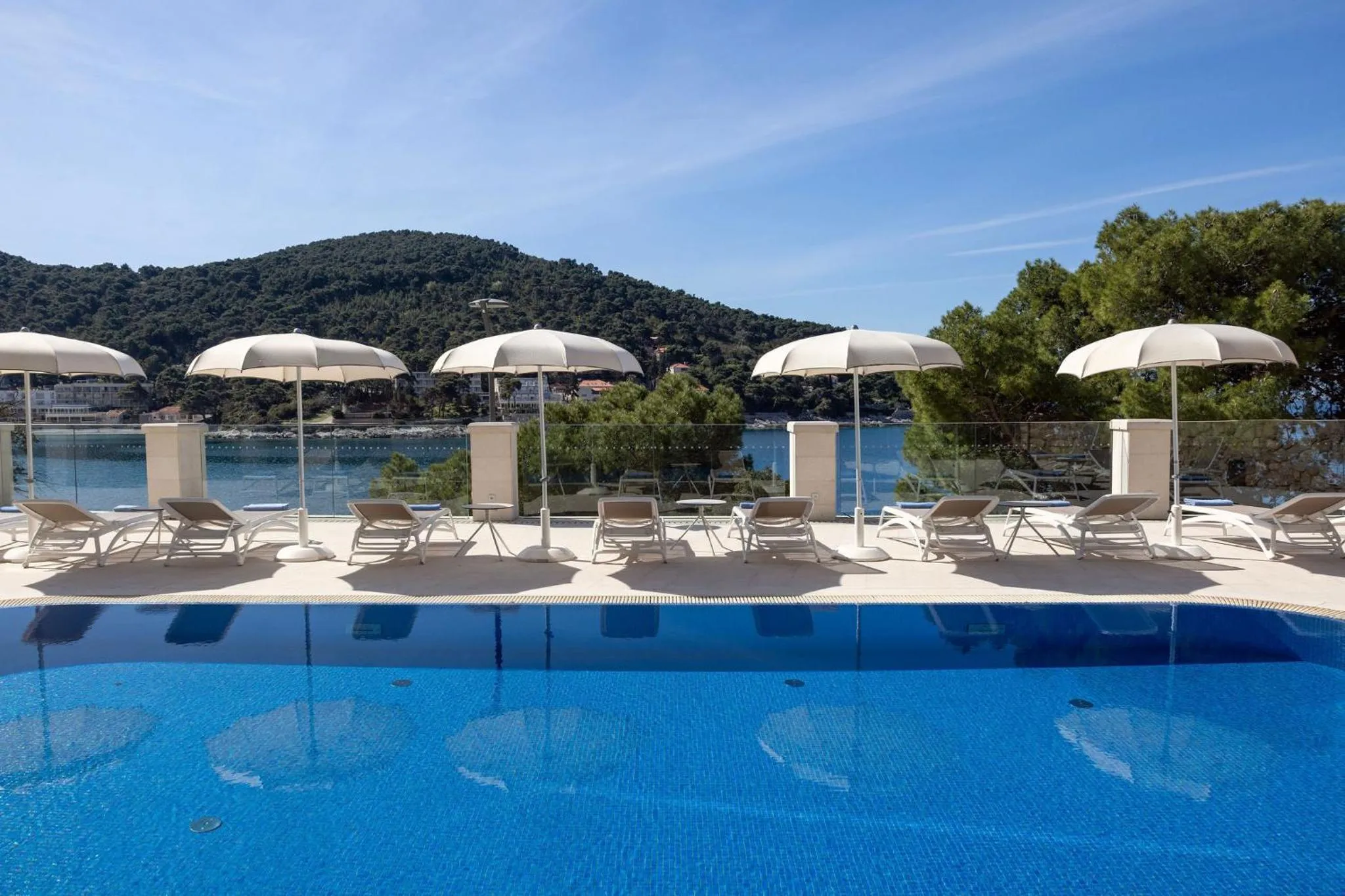 Swimming pool in Hotel More