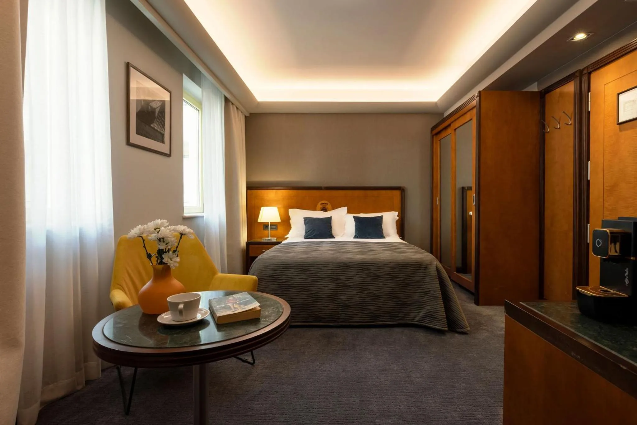 Bedroom, Bed in Hotel More