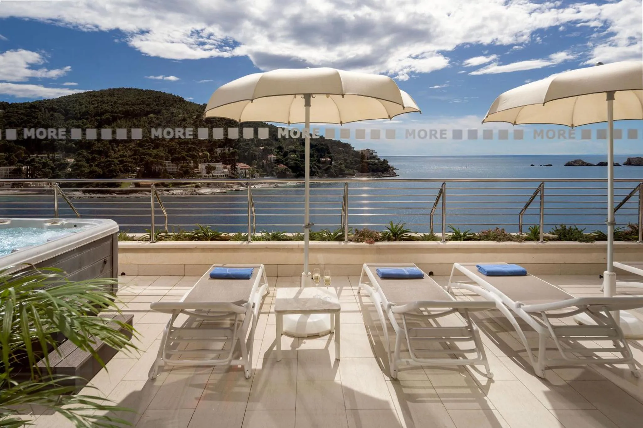 Swimming pool in Hotel More