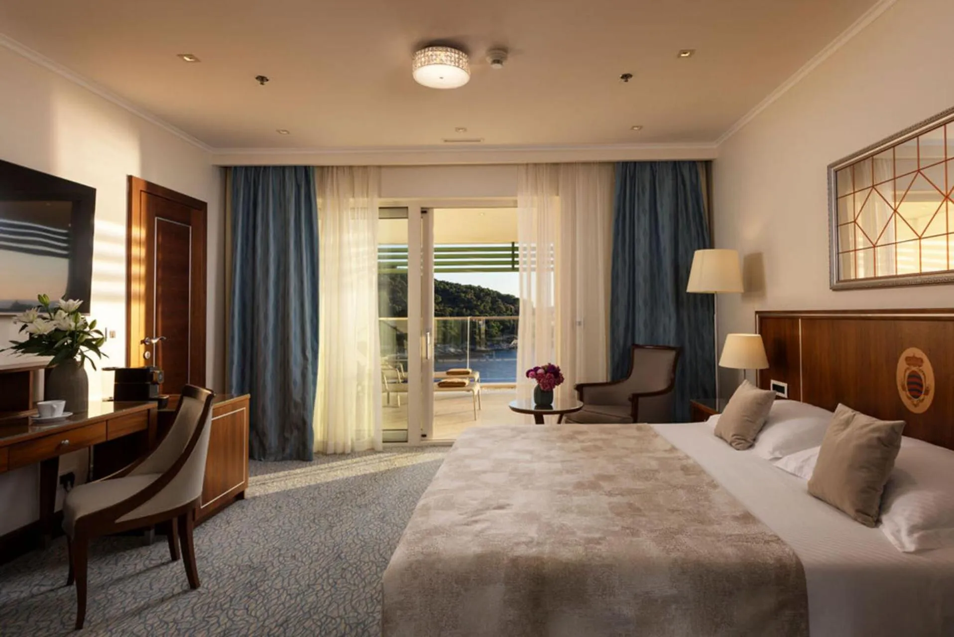 Bedroom, Bed in Hotel More