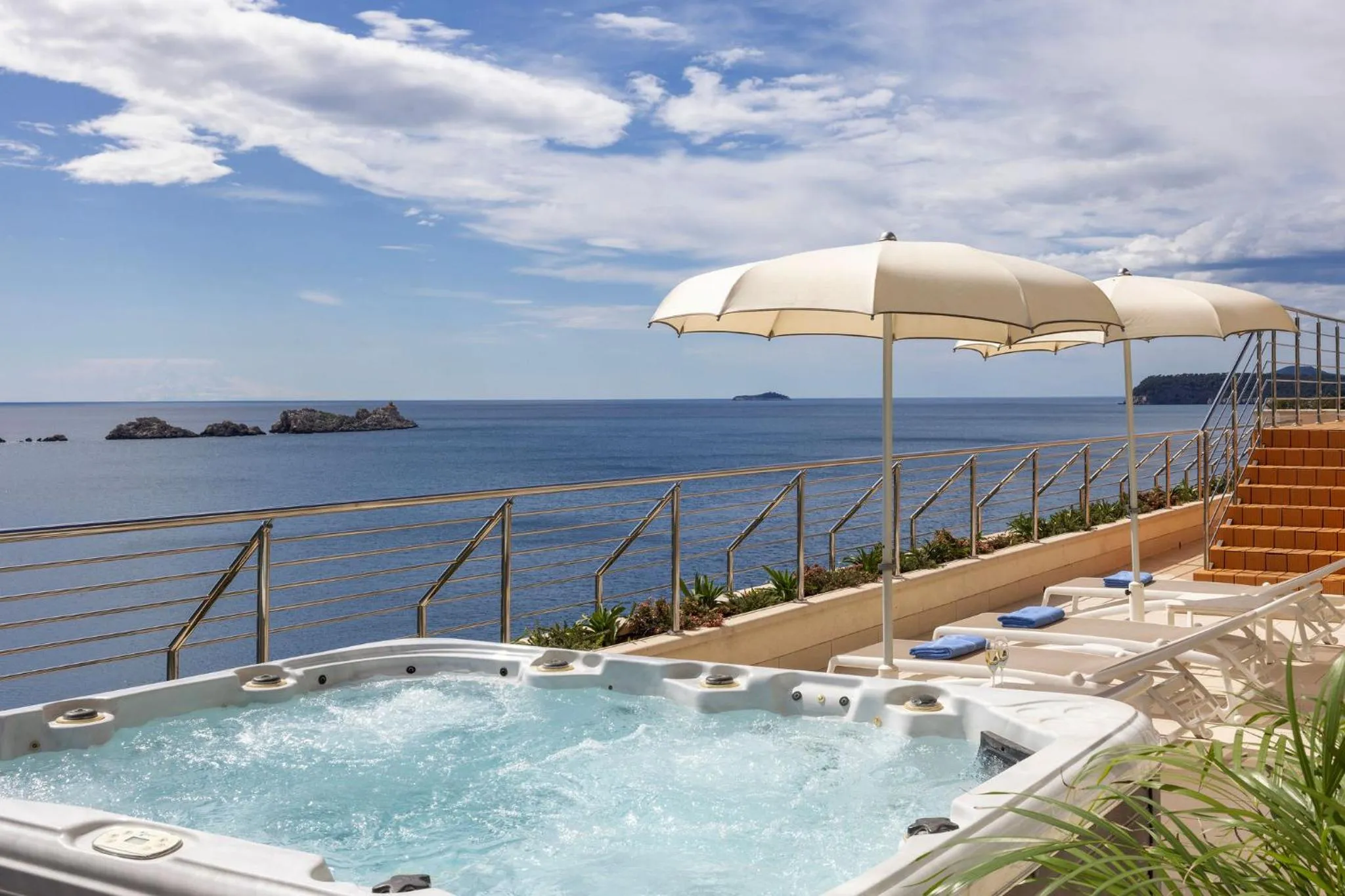 Hot Tub in Hotel More