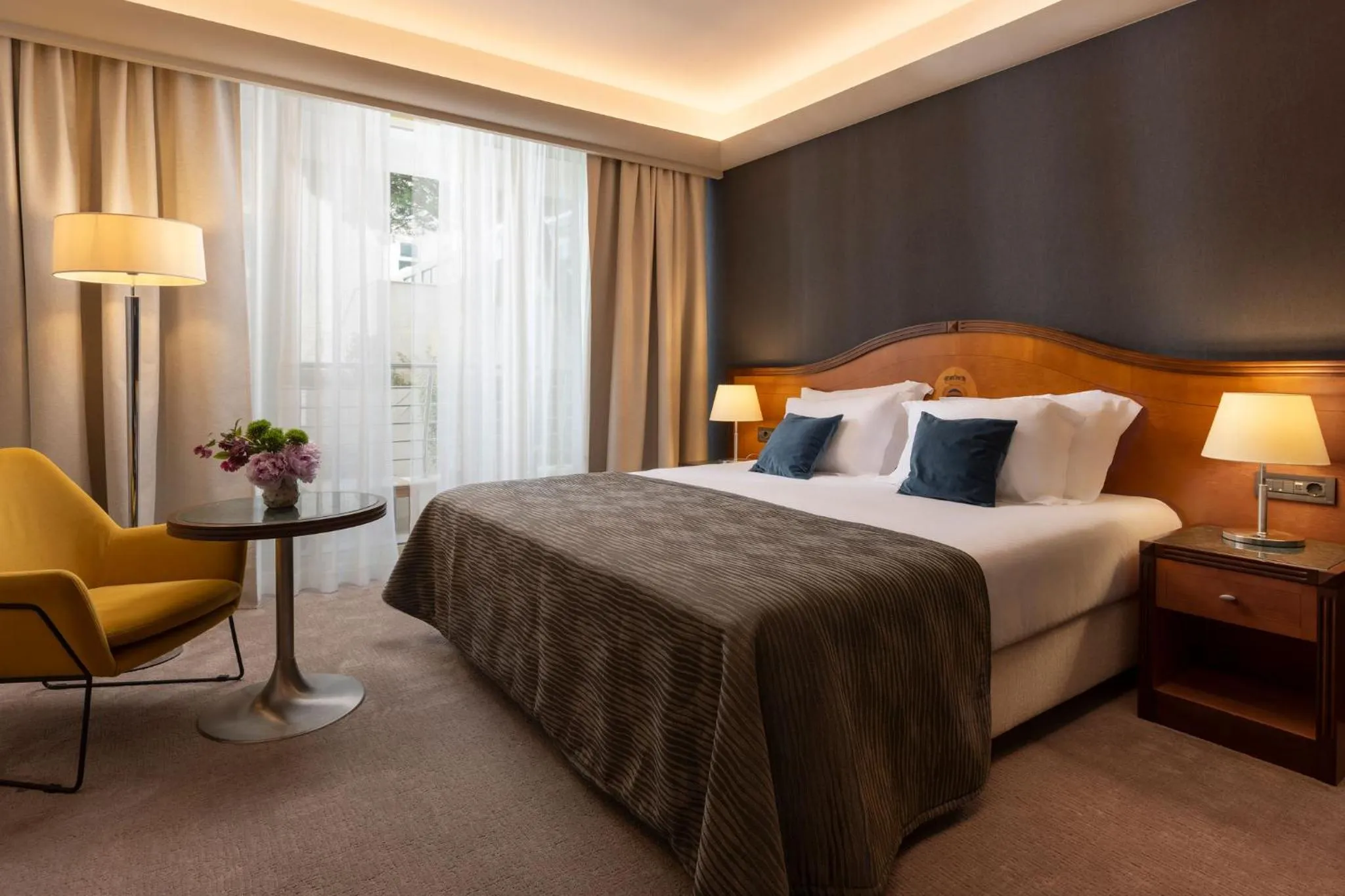 Bedroom, Bed in Hotel More