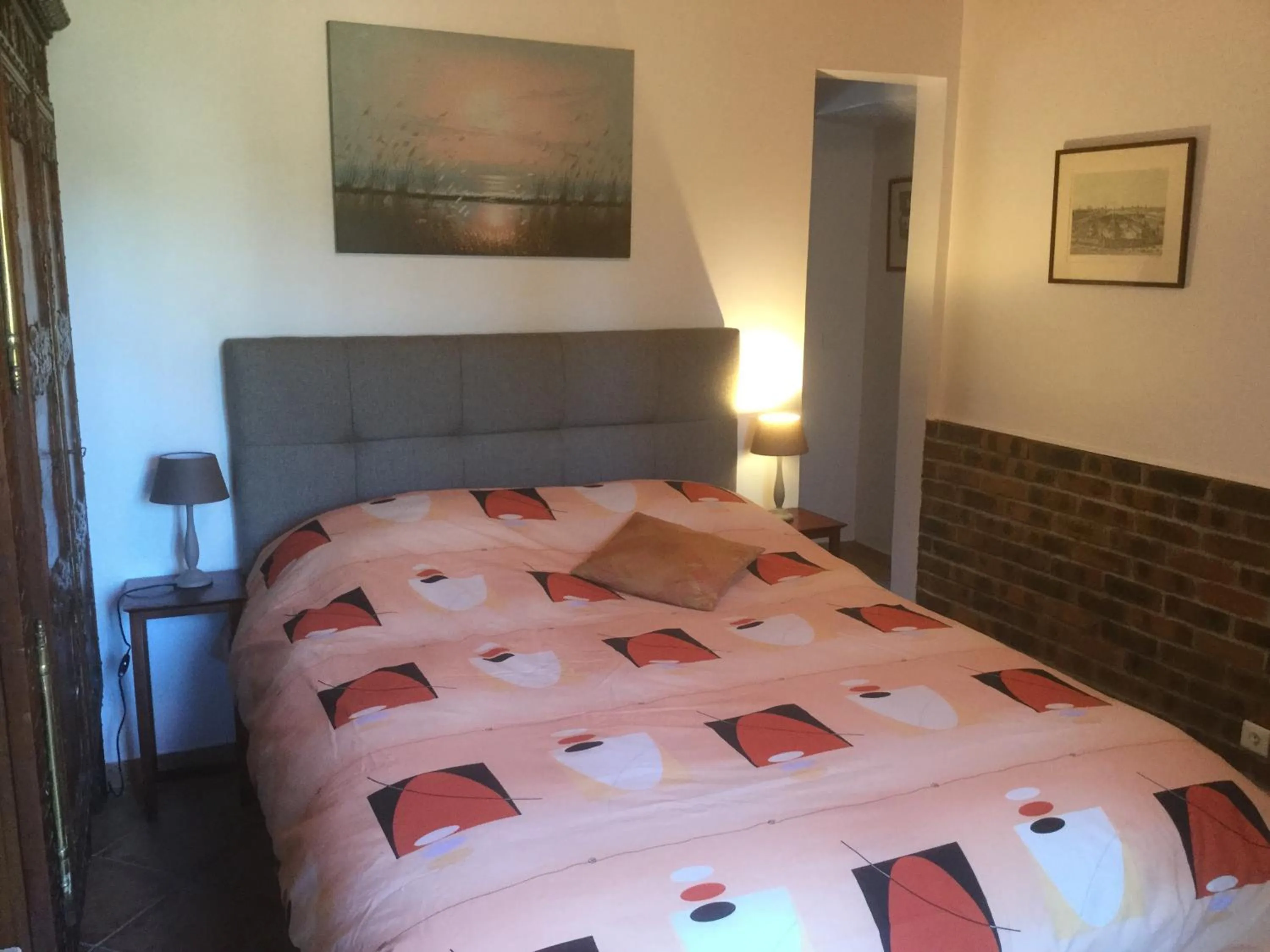 Photo of the whole room, Bed in Les Crinieres En Brie