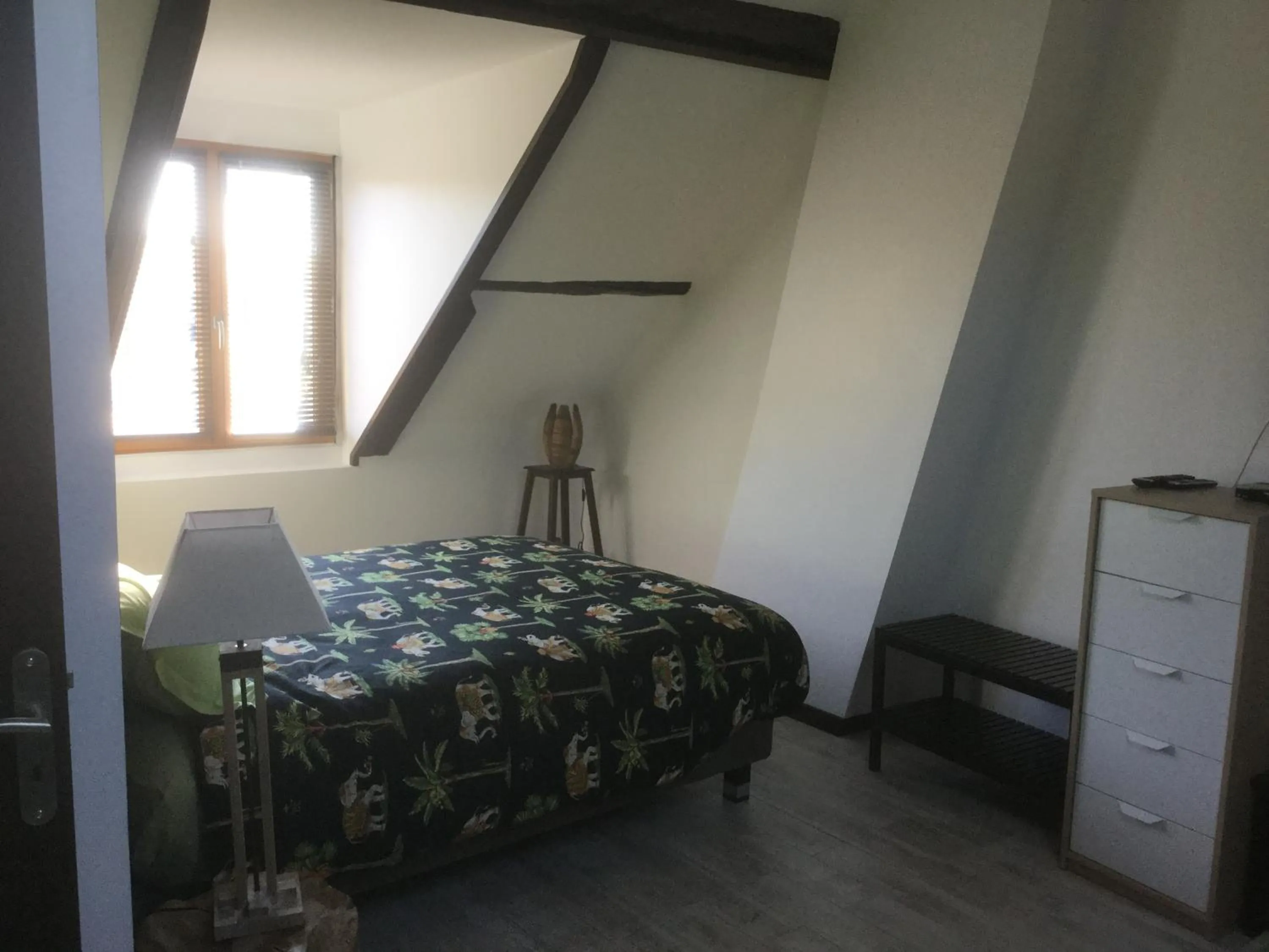 Bedroom, Bed in Les Crinieres En Brie