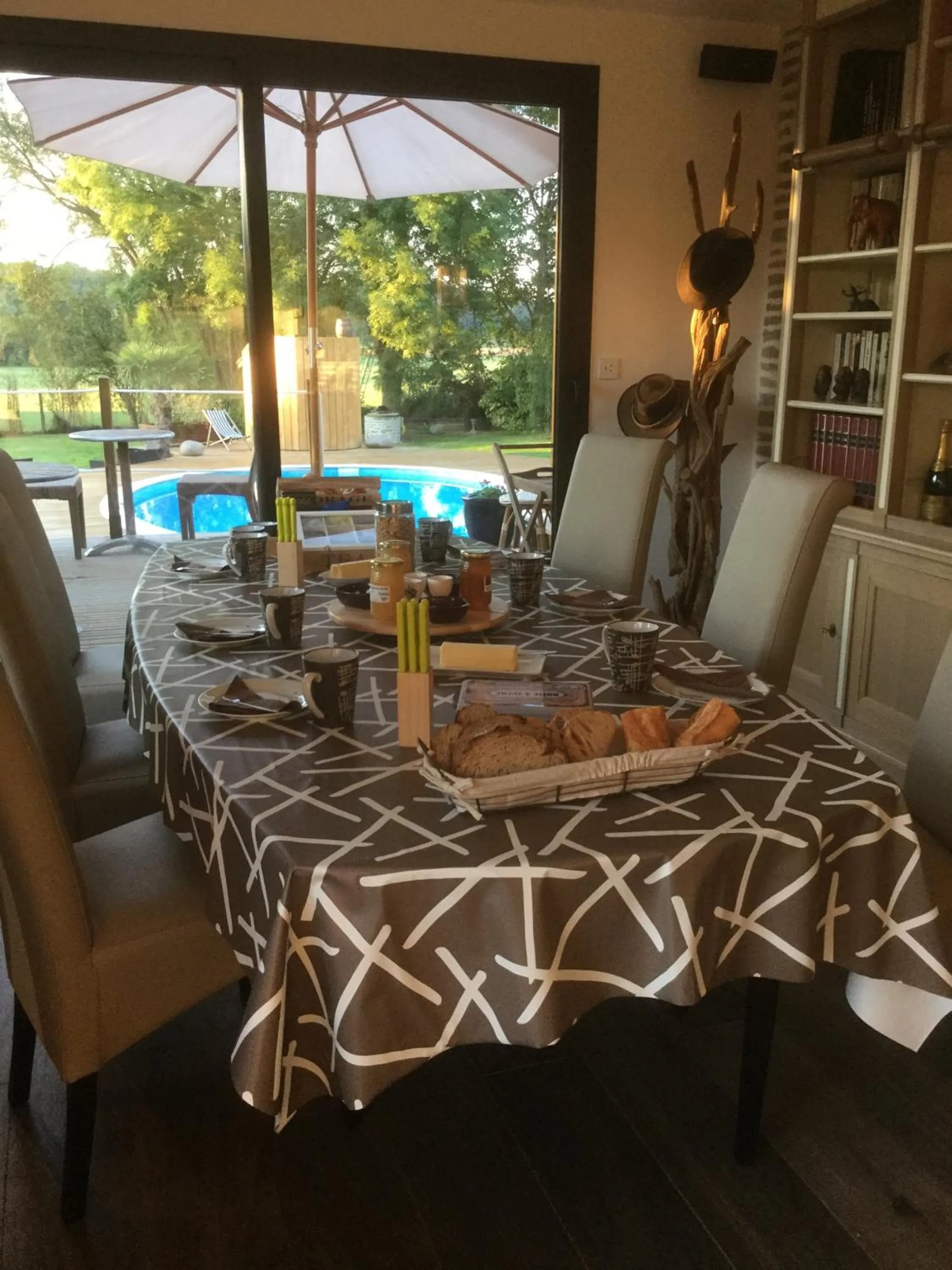 Continental breakfast in Les Crinieres En Brie