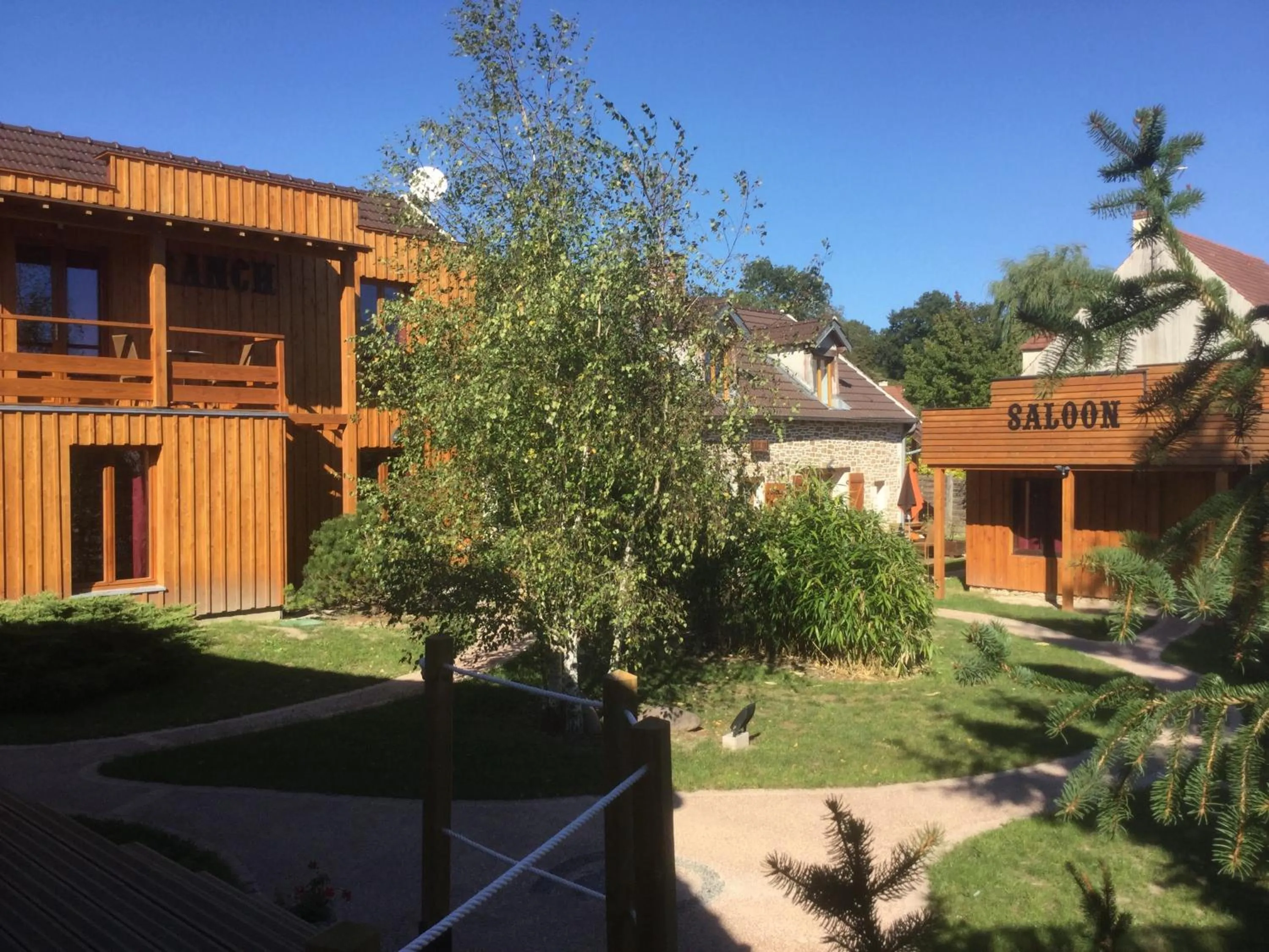 Property building in Les Crinieres En Brie