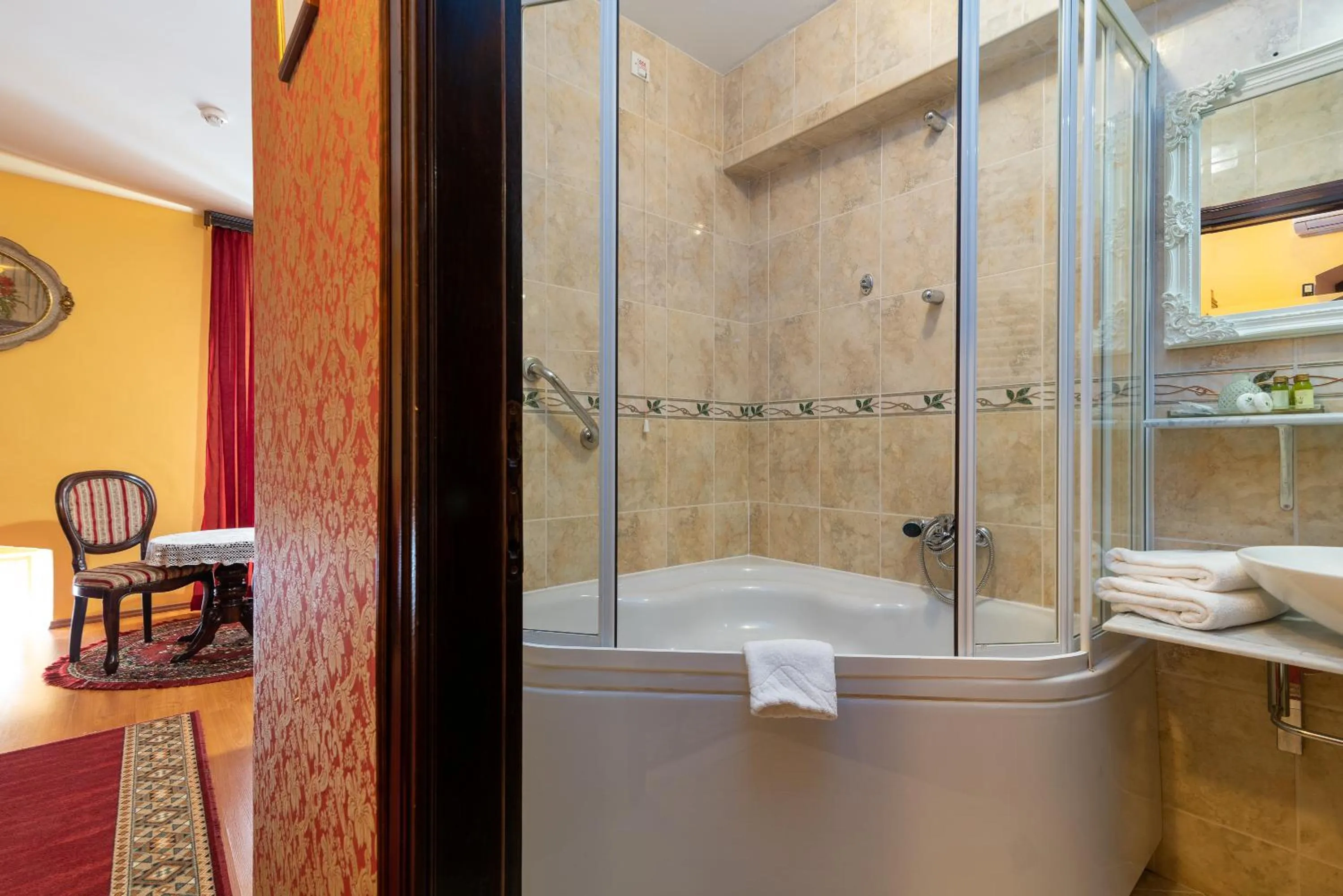 Hot Tub in Heritage Hotel Pasike