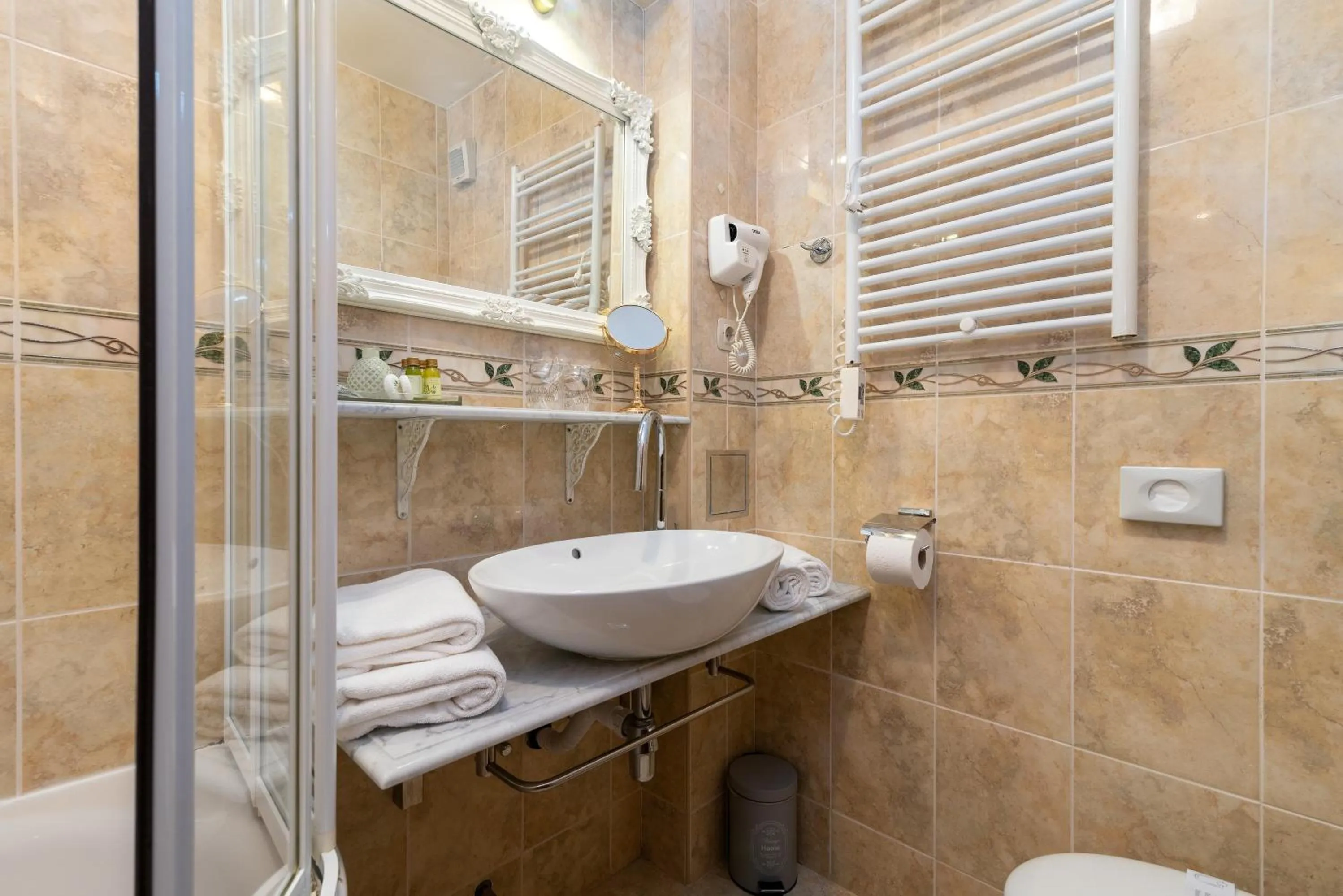 Toilet in Heritage Hotel Pasike