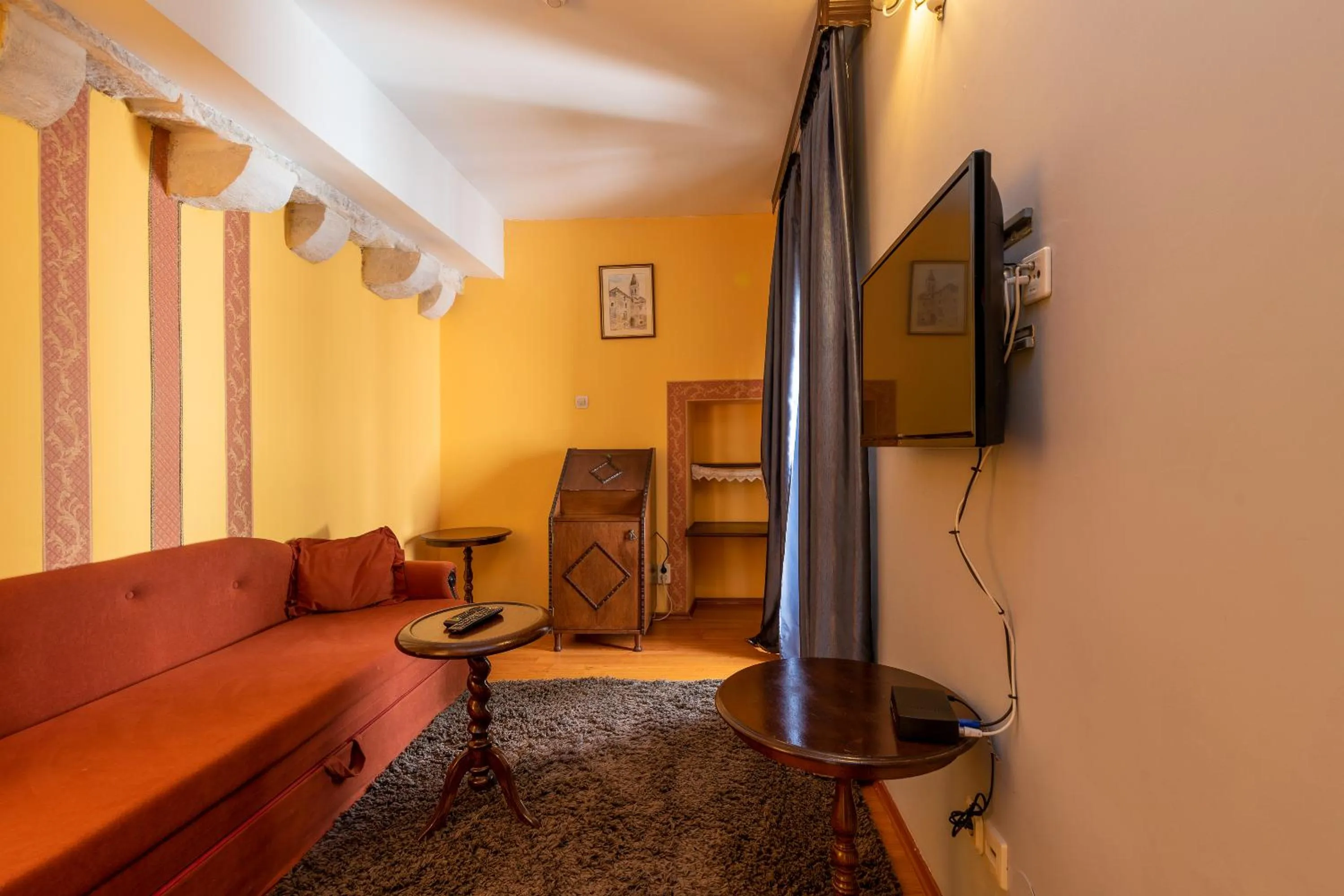 TV and multimedia in Heritage Hotel Pasike