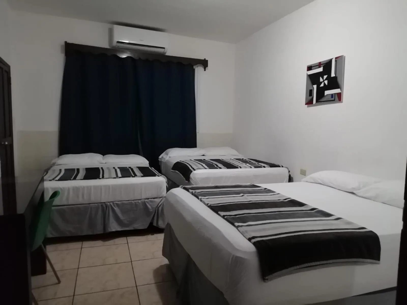 Basic Triple Room with Shared Bathroom in Apart Hotel Express