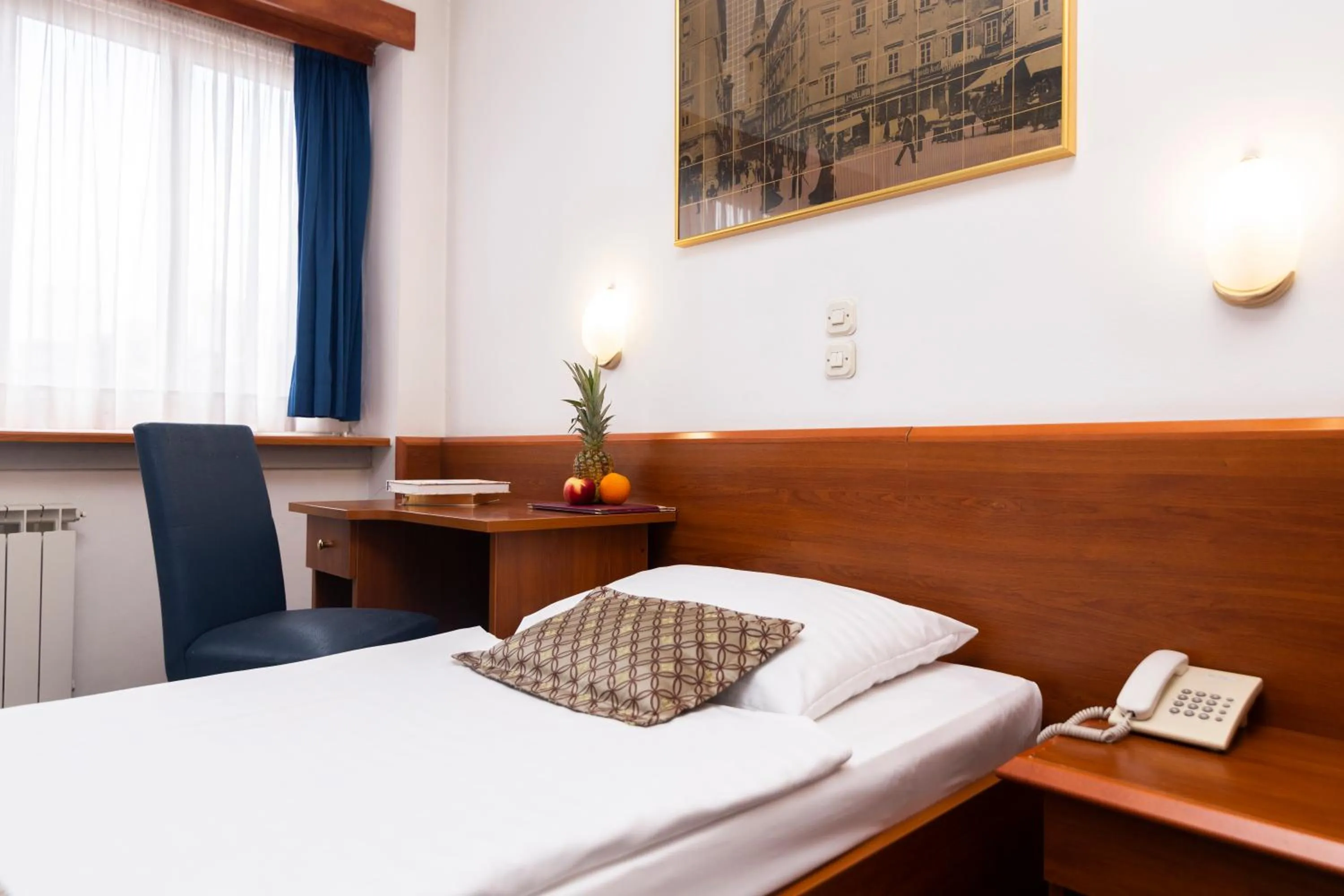 Bed in Hotel Neboder