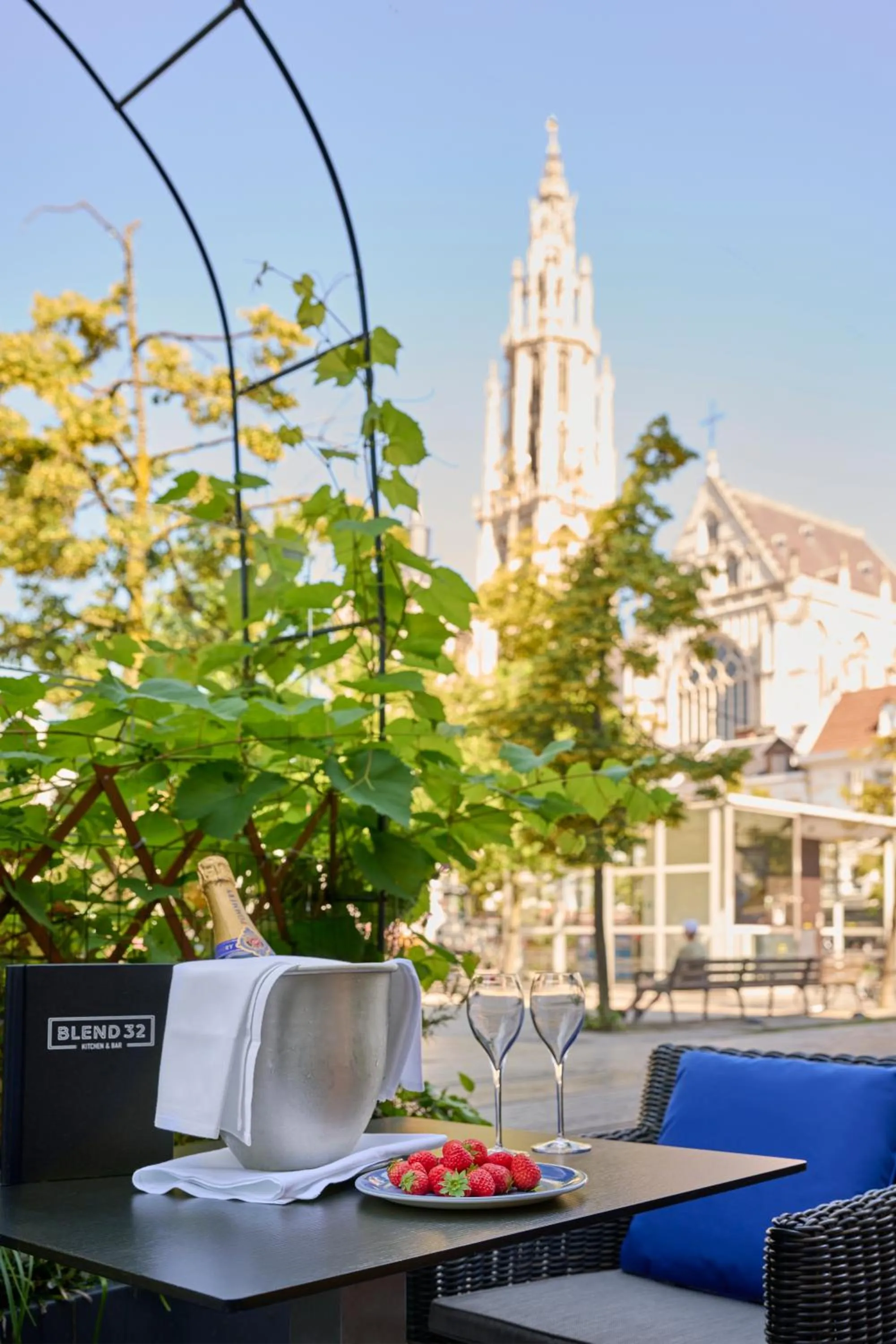 Restaurant/places to eat in Hilton Antwerp Old Town