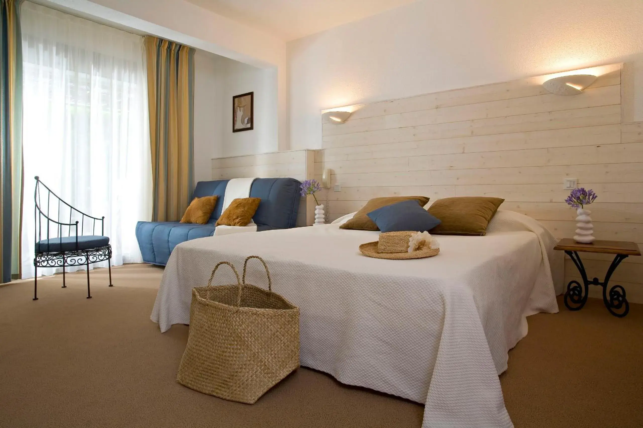 Premium Double Room with Sofa (2 Adults + 2 Children) – Terrace and Spa Access Included in Le Cottage - Hotel & Spa Premium Double Room with Sofa (2 Adults + 2 Children) – Terrace and Spa Access Included in Le Cottage - Hotel & Spa