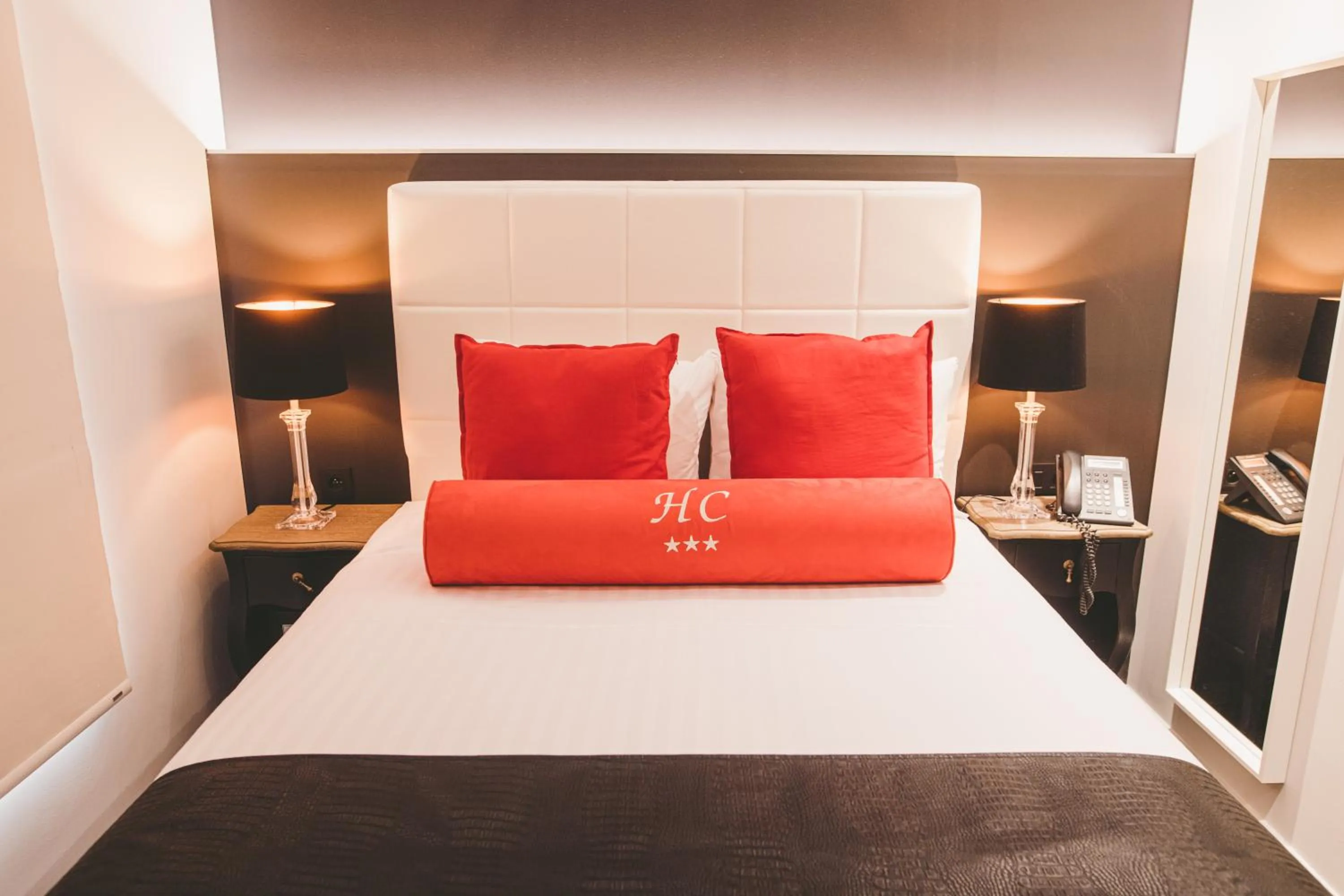 Bed in Hôtel Hors-Château - Liège Centre Historique