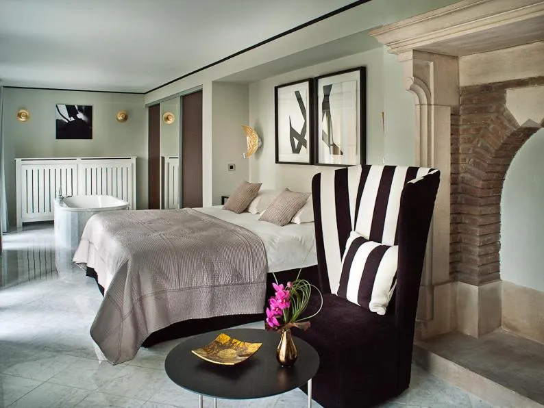 Photo of the whole room, Bed in Le Manoir De Morimont