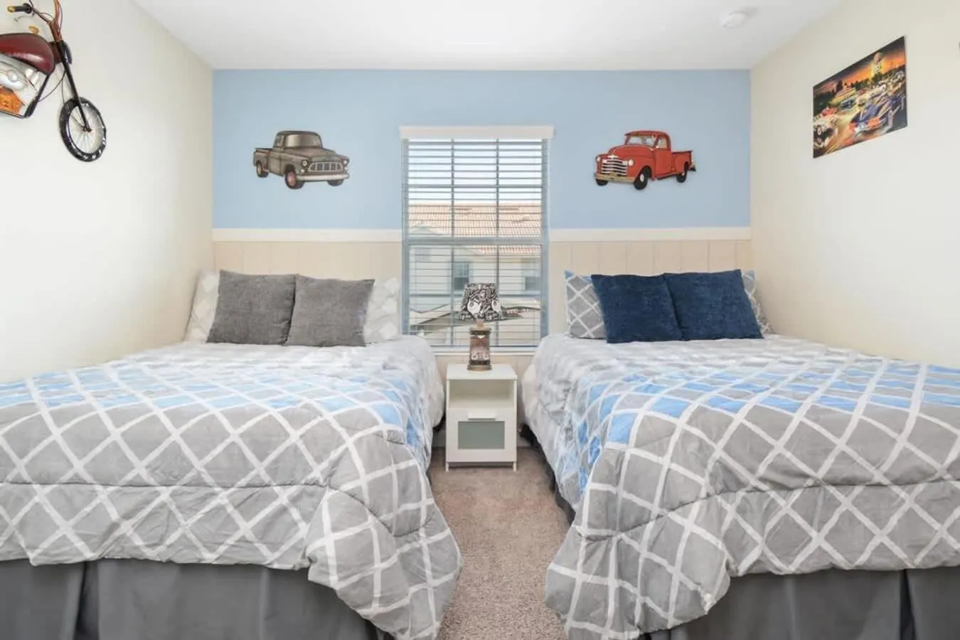 Bed in Four Bedrooms Home with Pool 3079