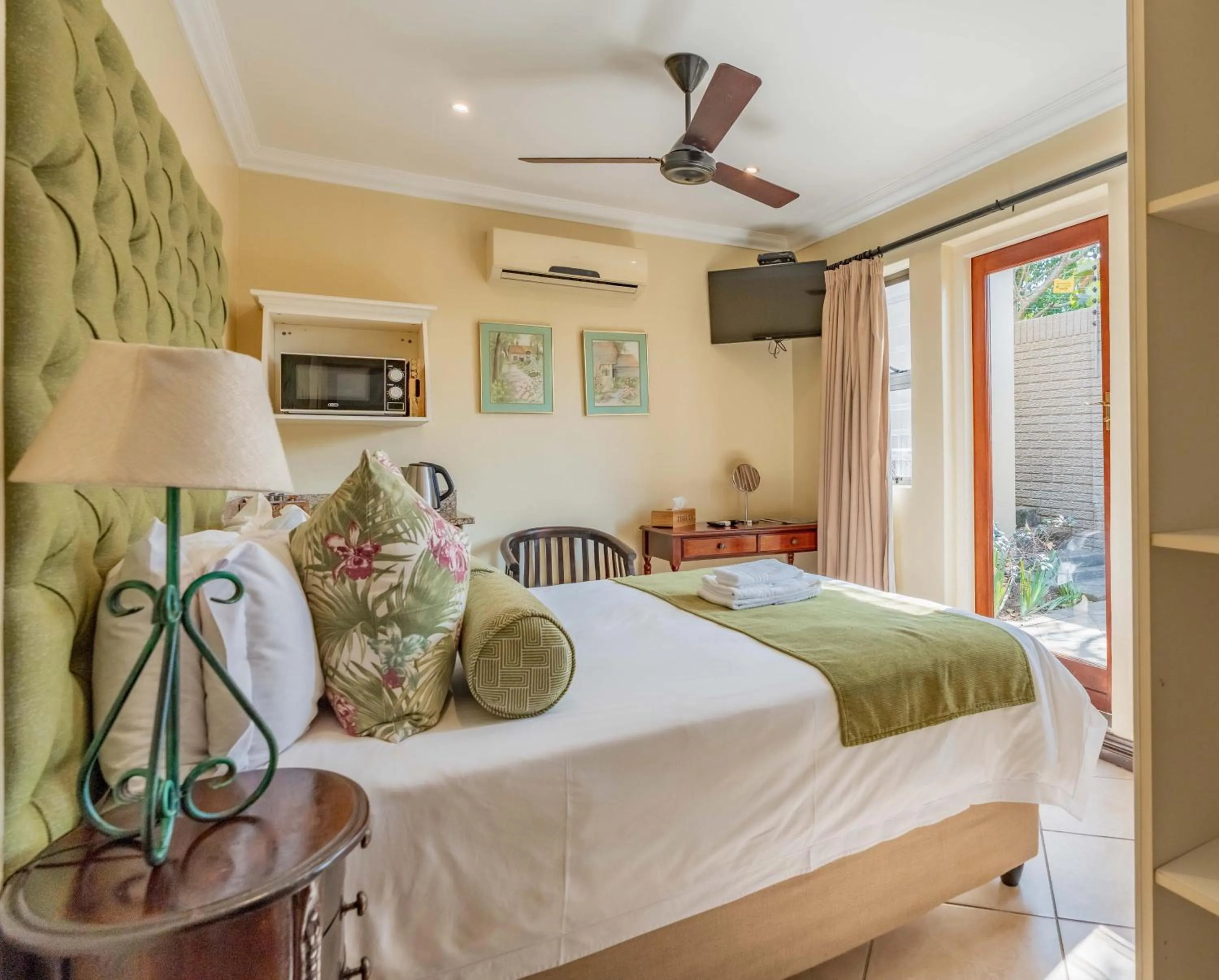 Bedroom, Bed in The Villa Umhlanga