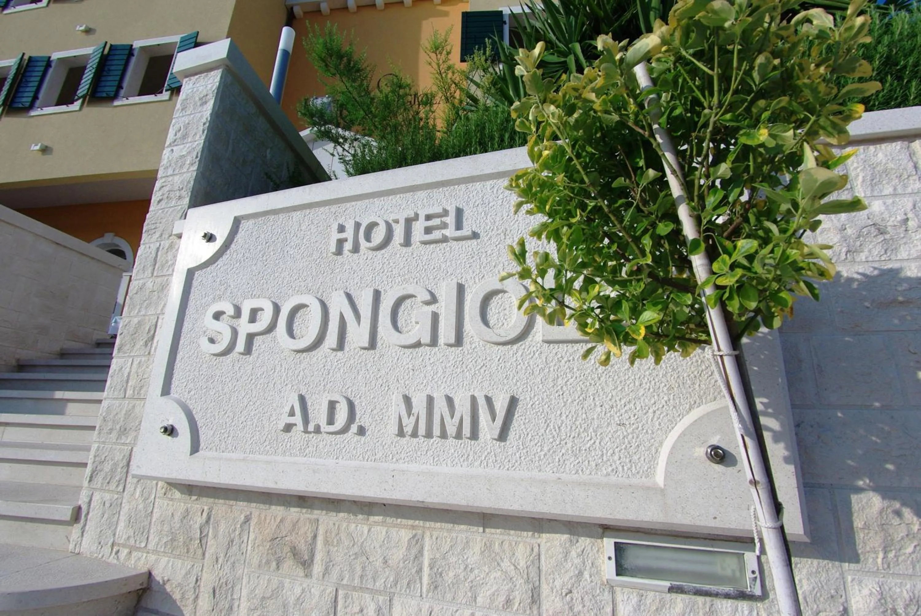 Property logo or sign in Hotel Spongiola