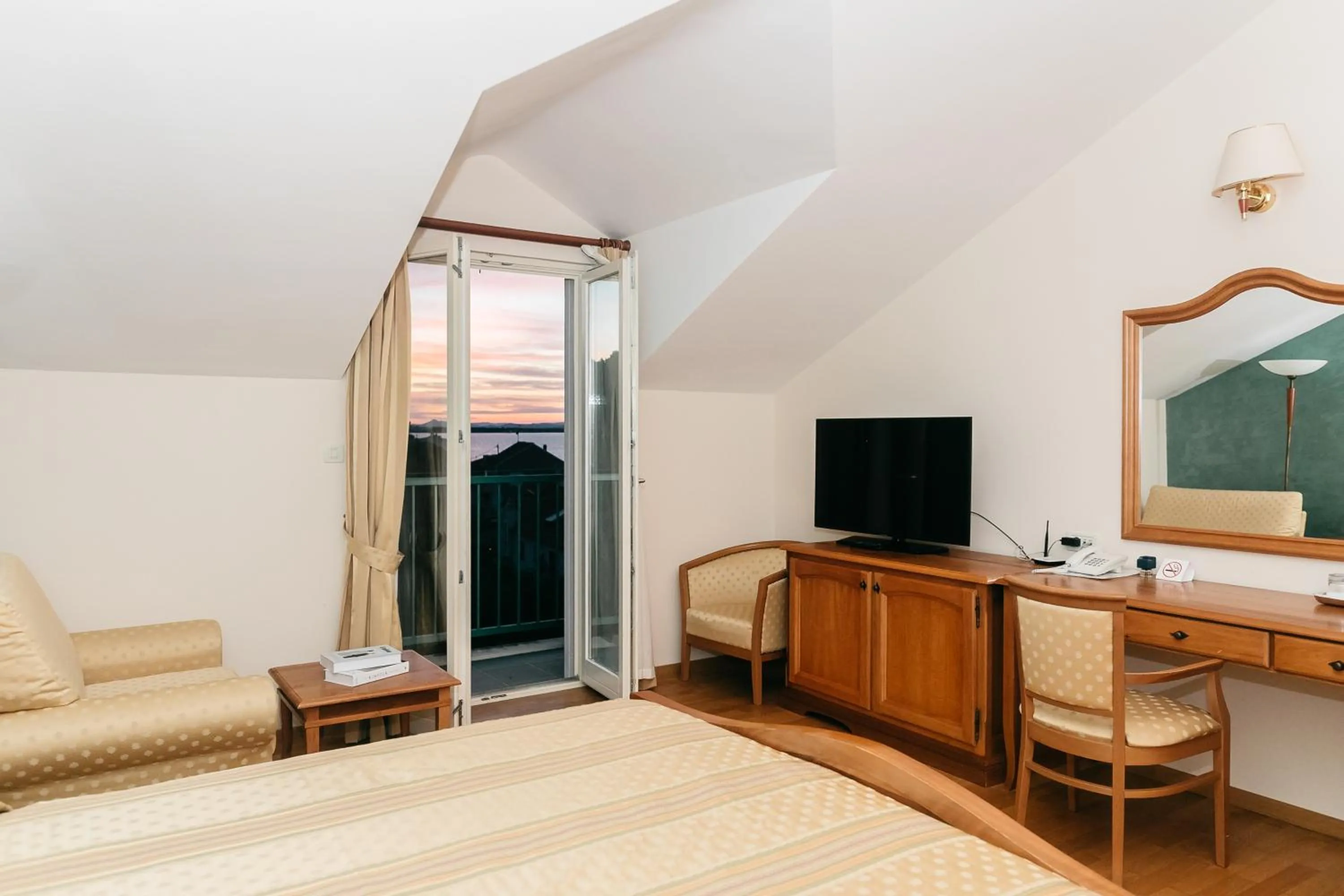 TV and multimedia, Bed in Hotel Spongiola