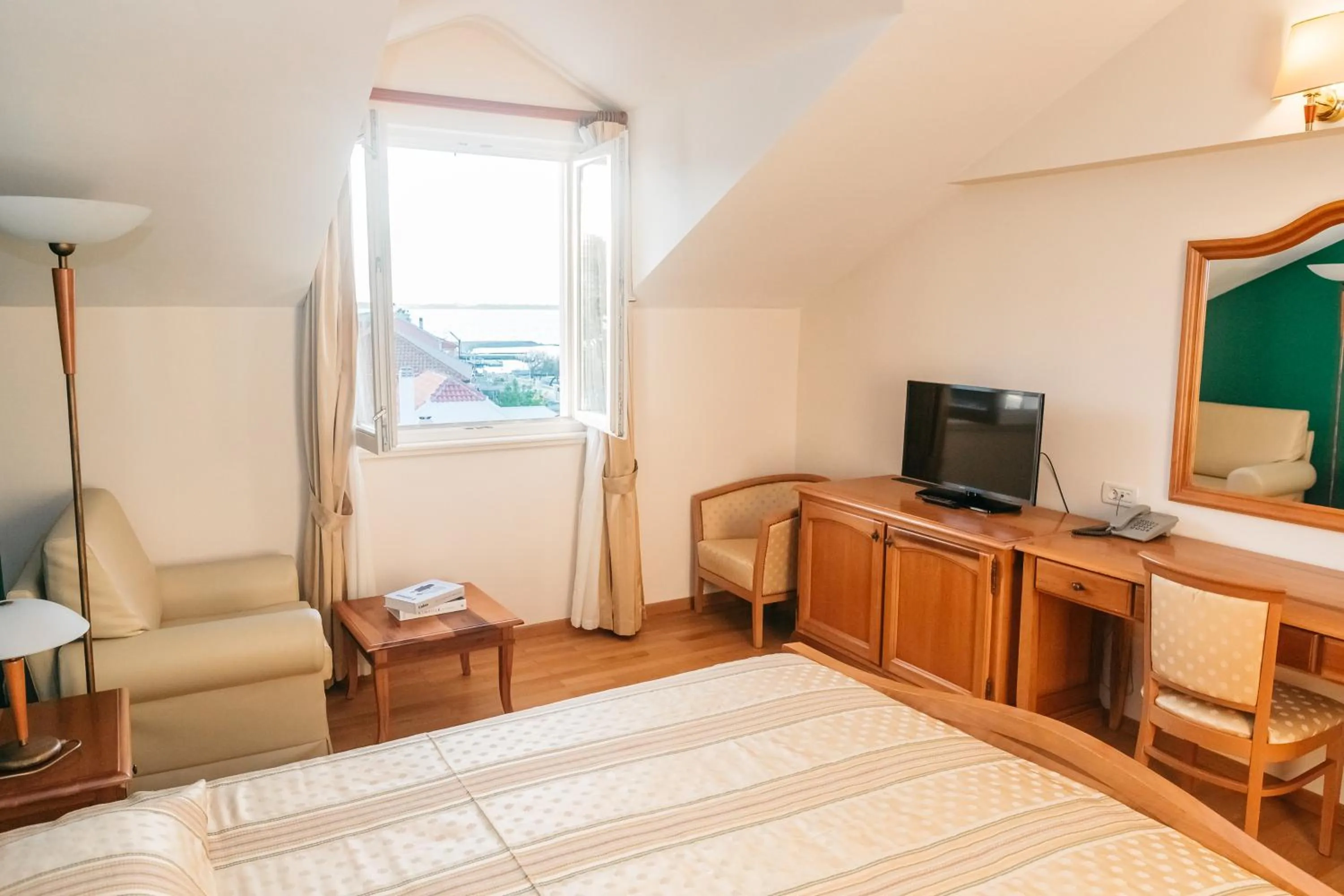 TV and multimedia, Bed in Hotel Spongiola