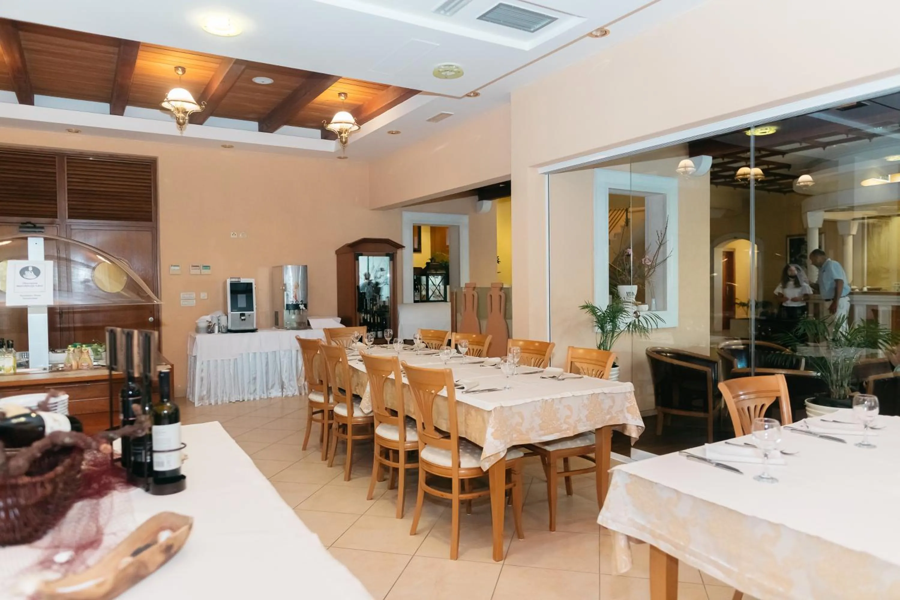 Restaurant/places to eat in Hotel Spongiola