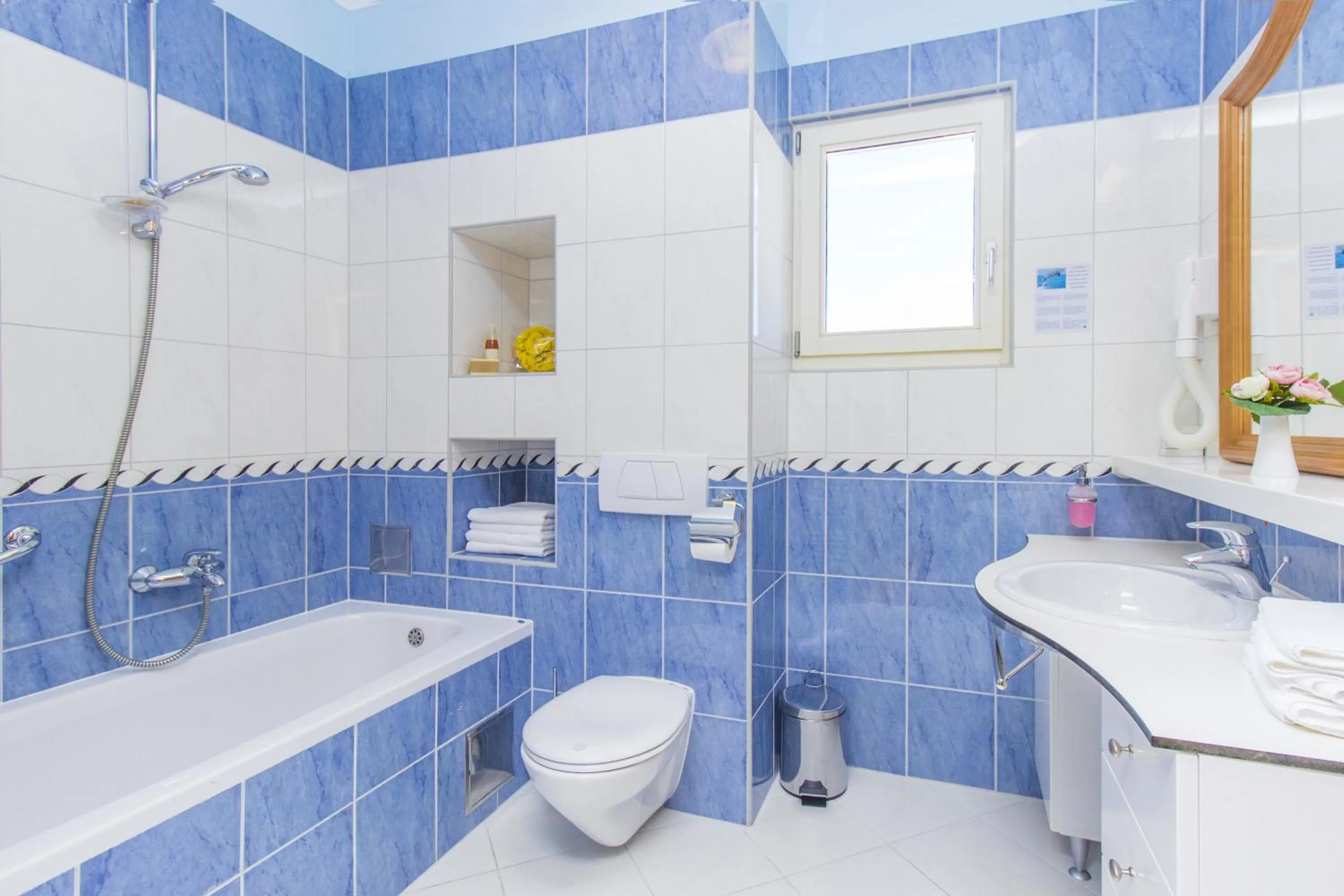 Toilet in Hotel Spongiola