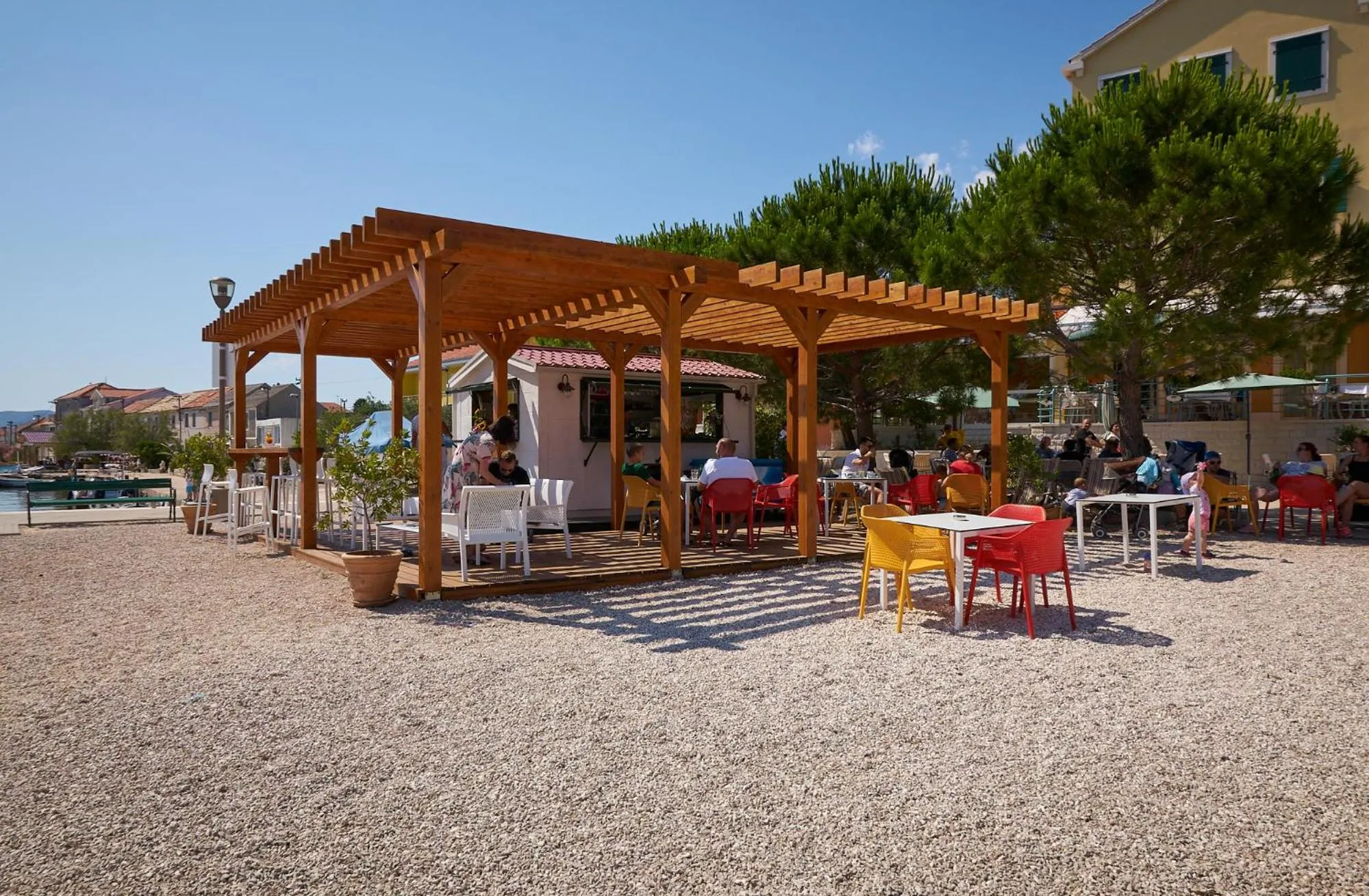 People in Hotel Spongiola