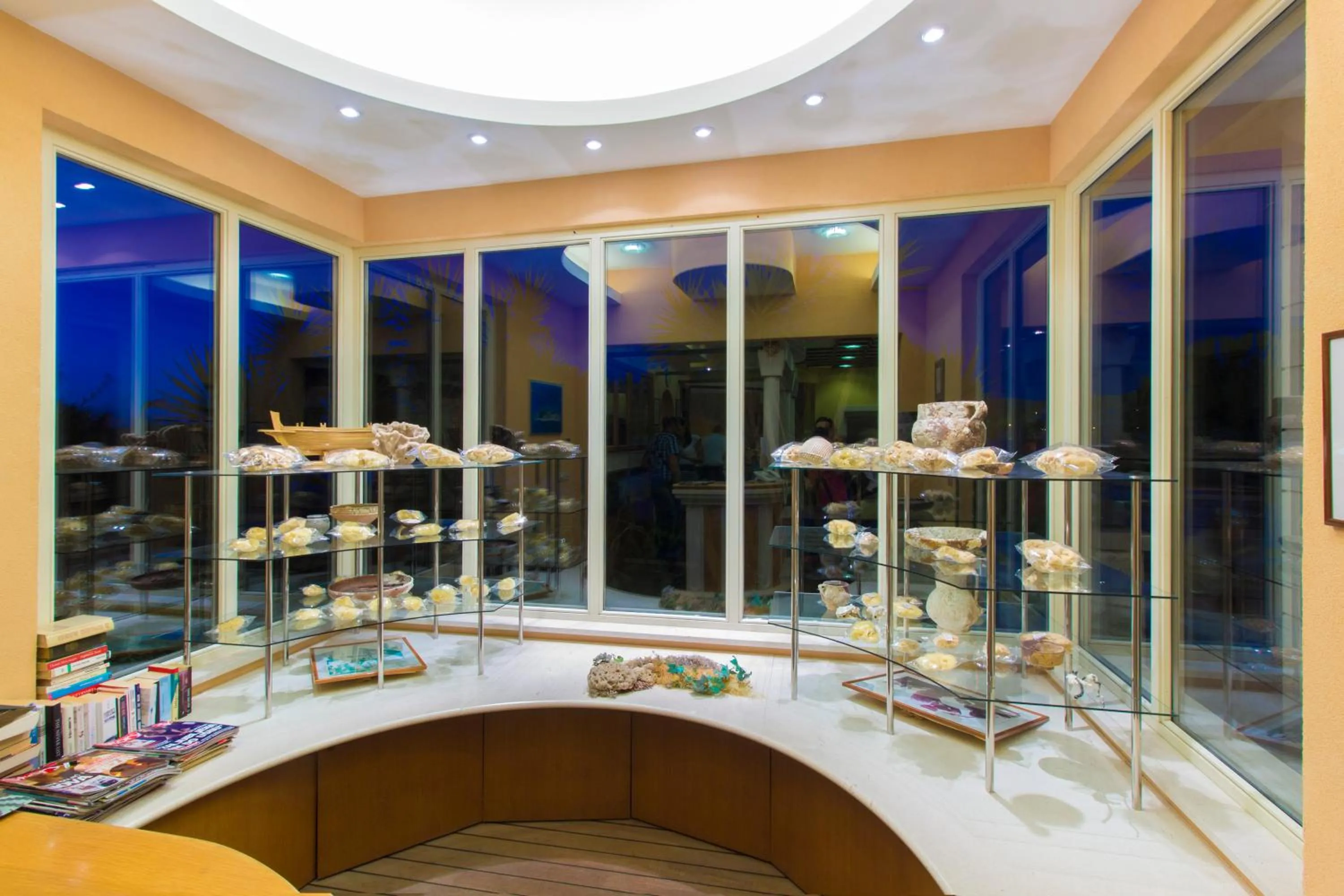 On-site shops in Hotel Spongiola