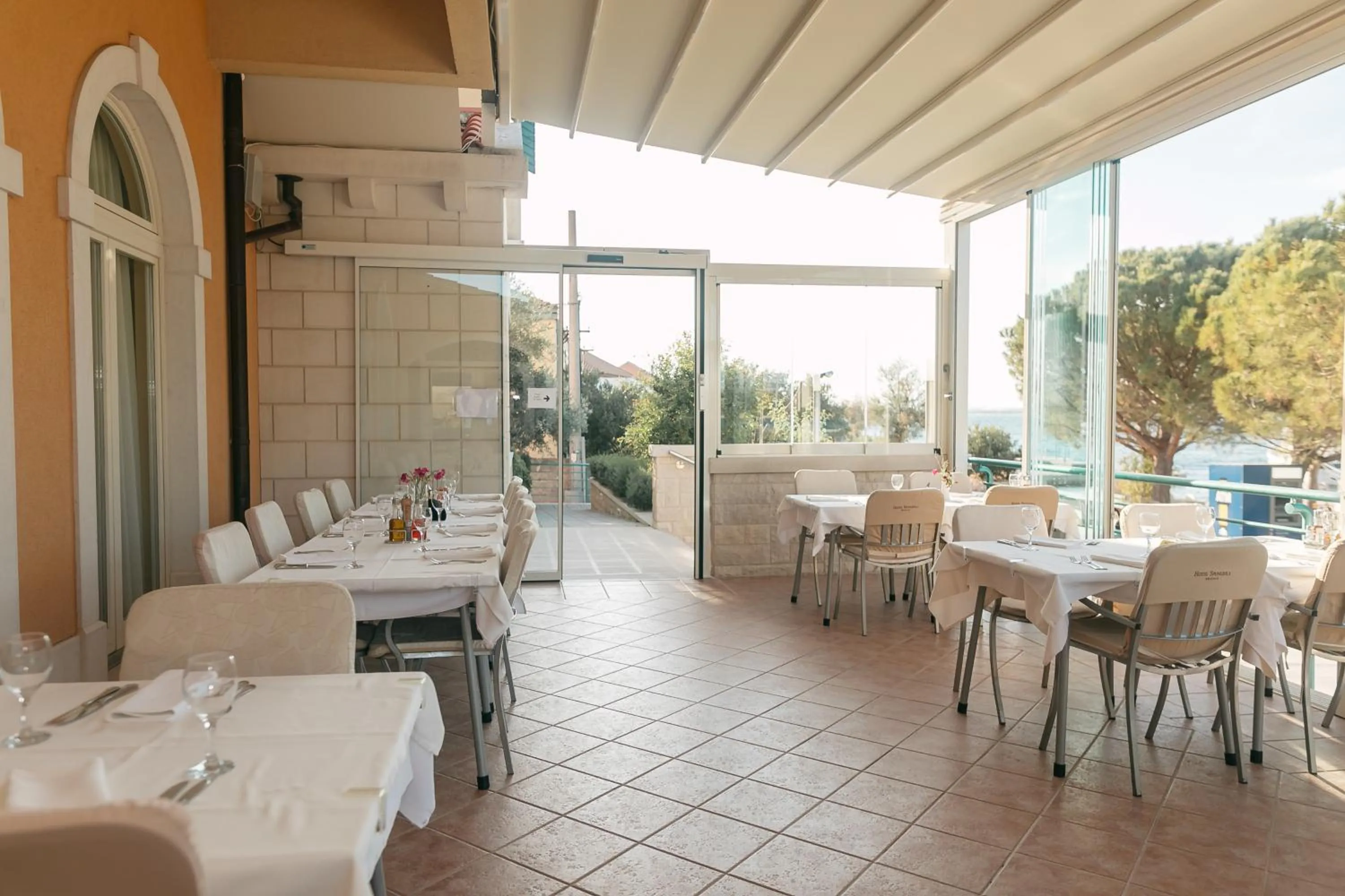 Restaurant/places to eat in Hotel Spongiola