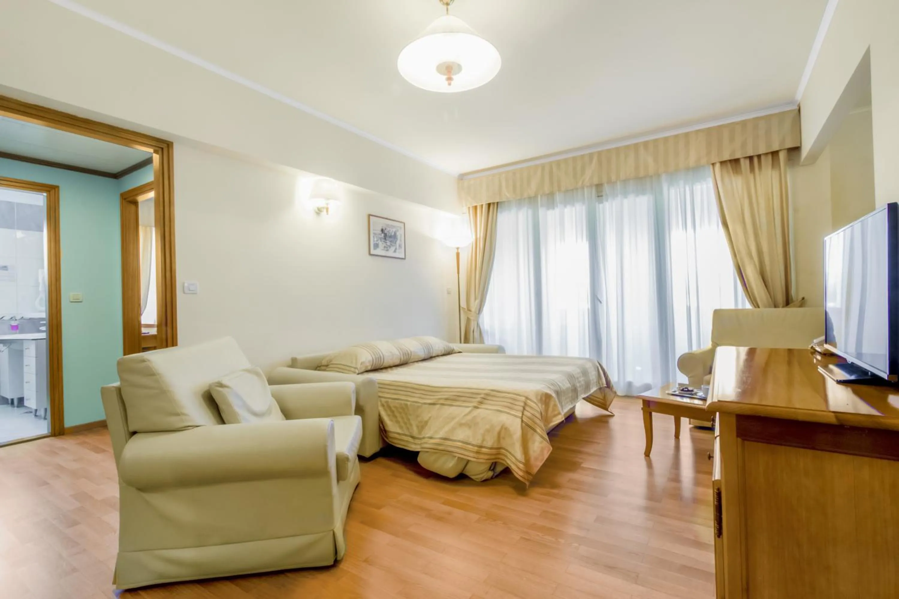 TV and multimedia in Hotel Spongiola