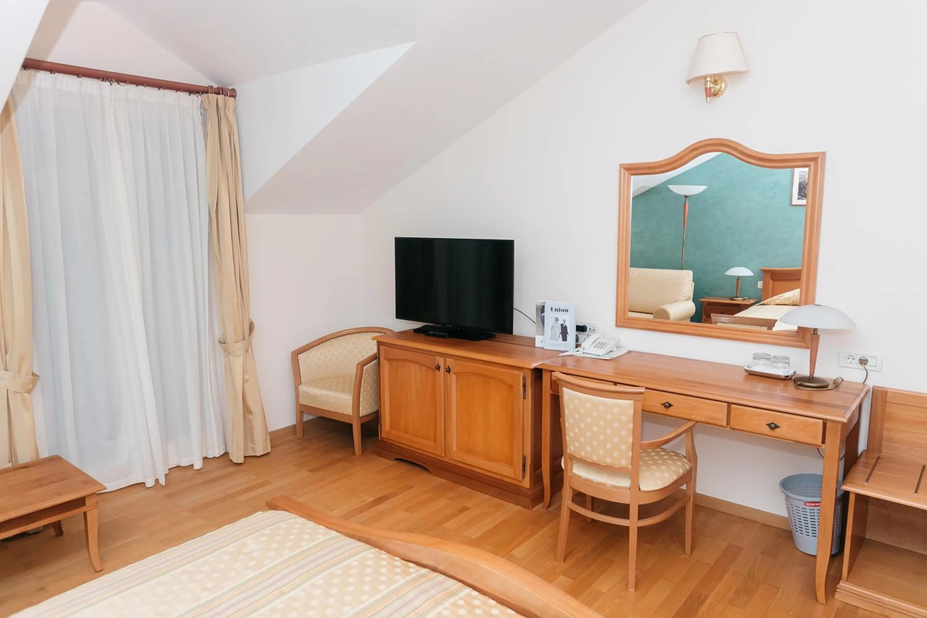 TV and multimedia, Bed in Hotel Spongiola