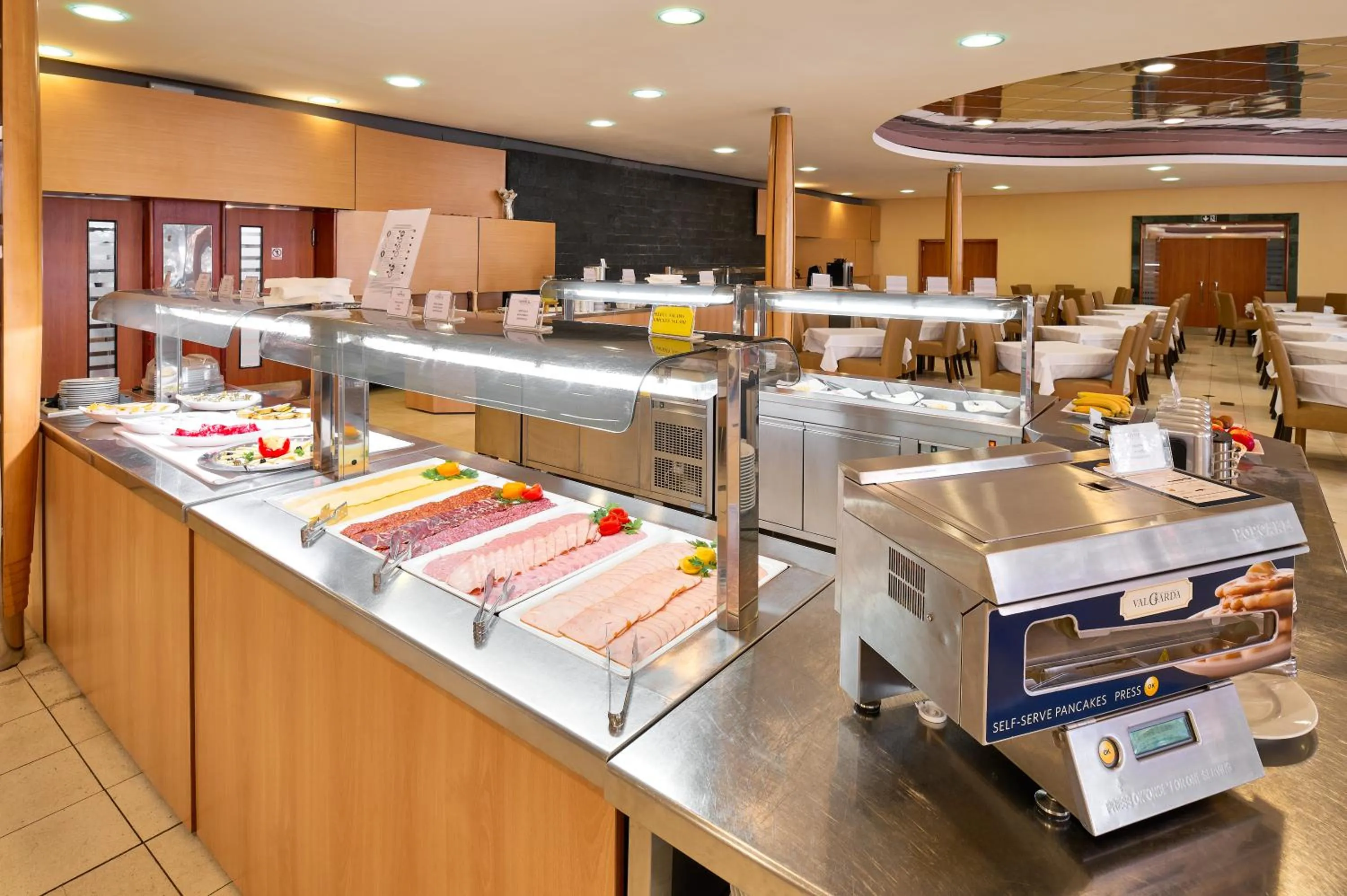 Food and drinks in Hotel Imperial