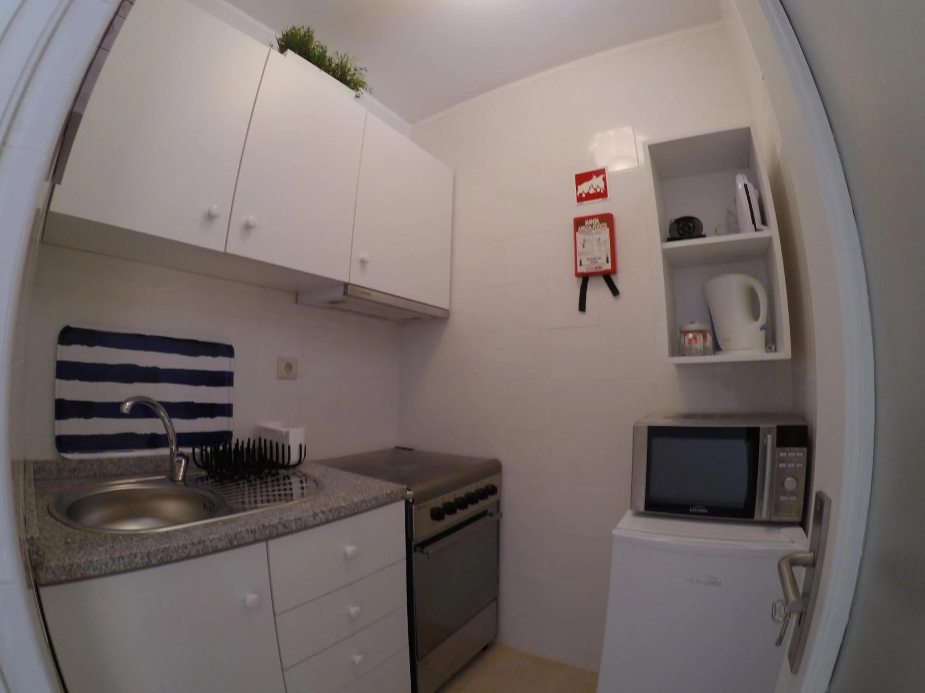 Communal kitchen in Apartamento Da Lapa