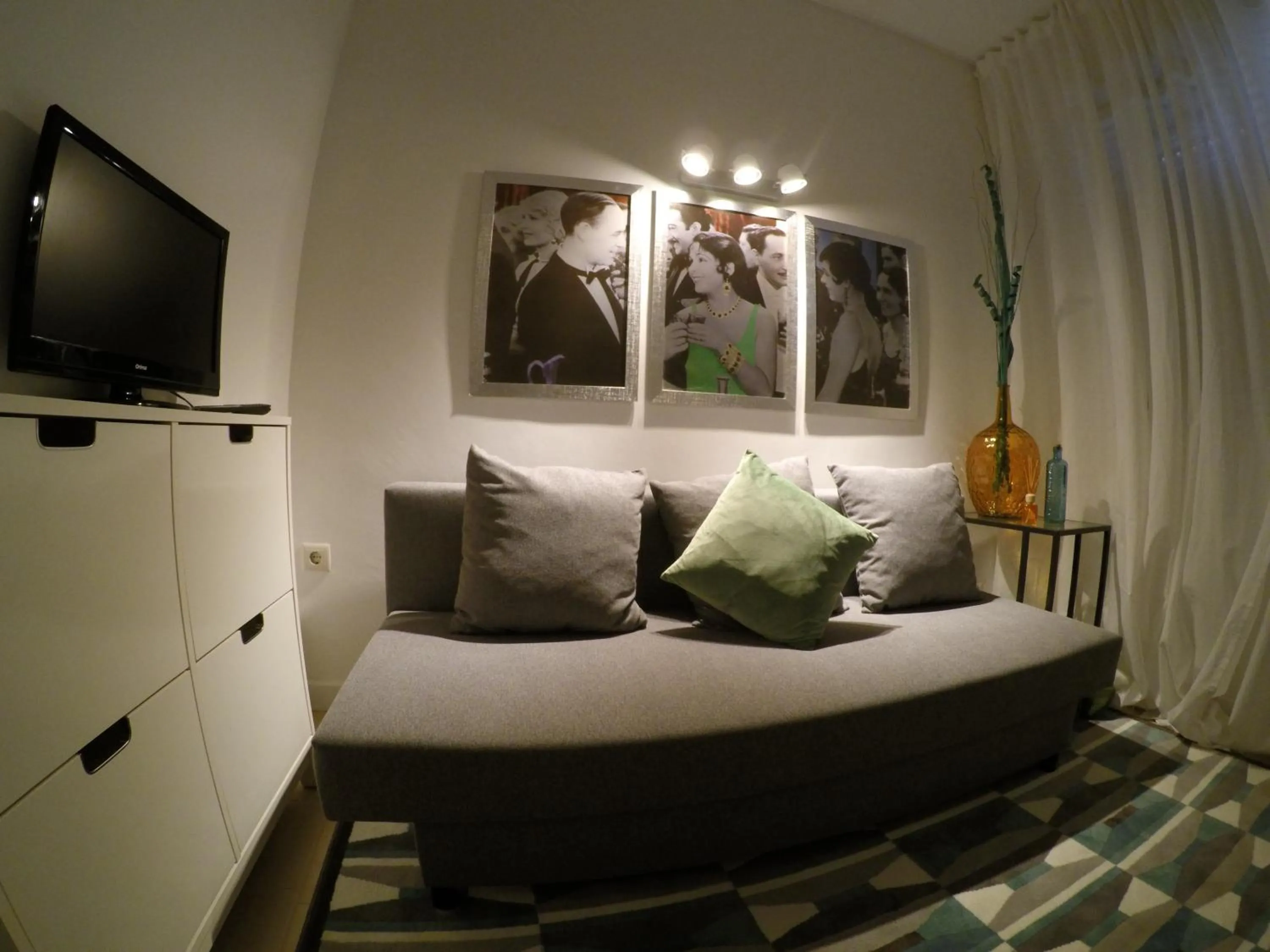 Living room, Bed in Apartamento Da Lapa