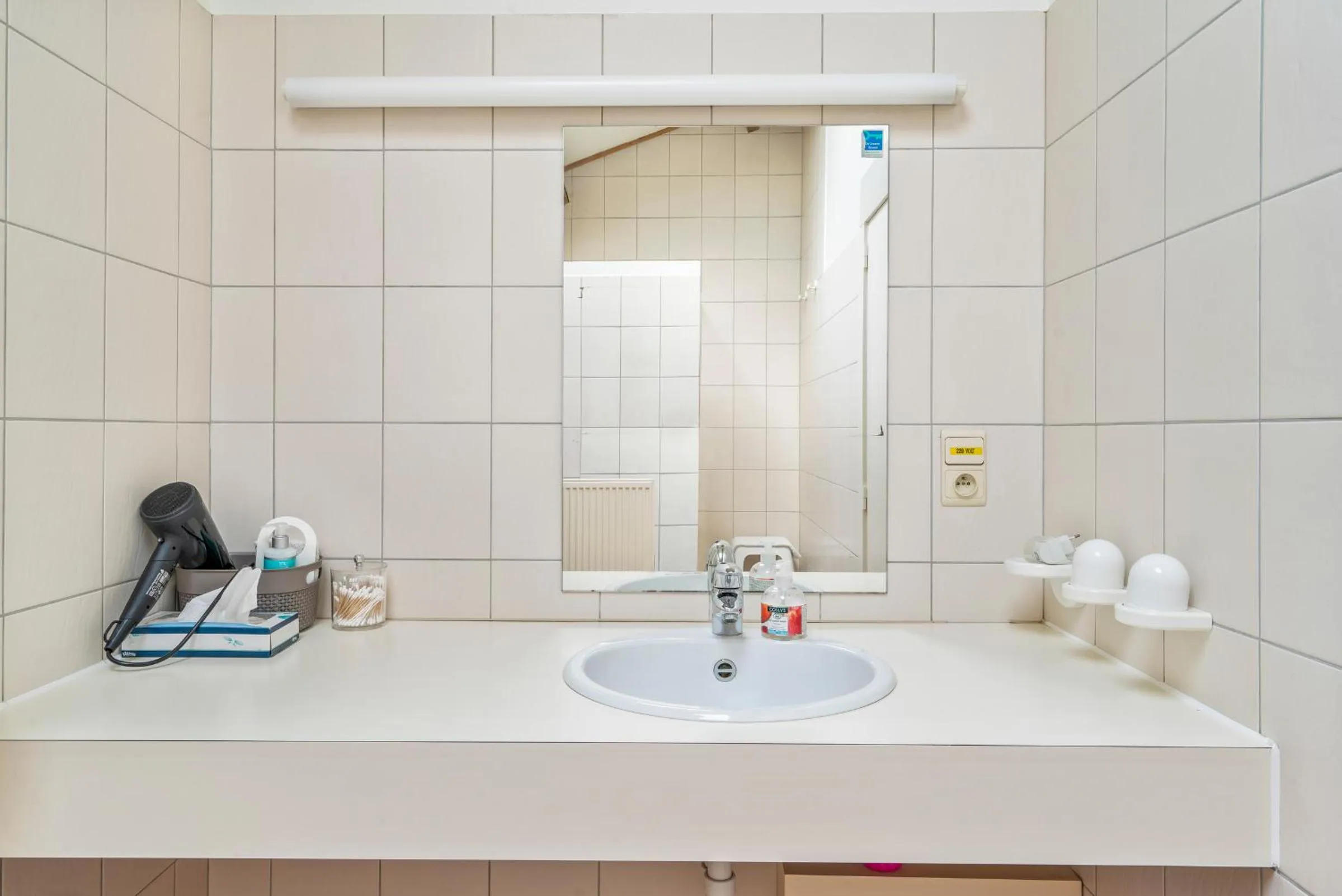 Bathroom in Elckerlyck Inn Hotel