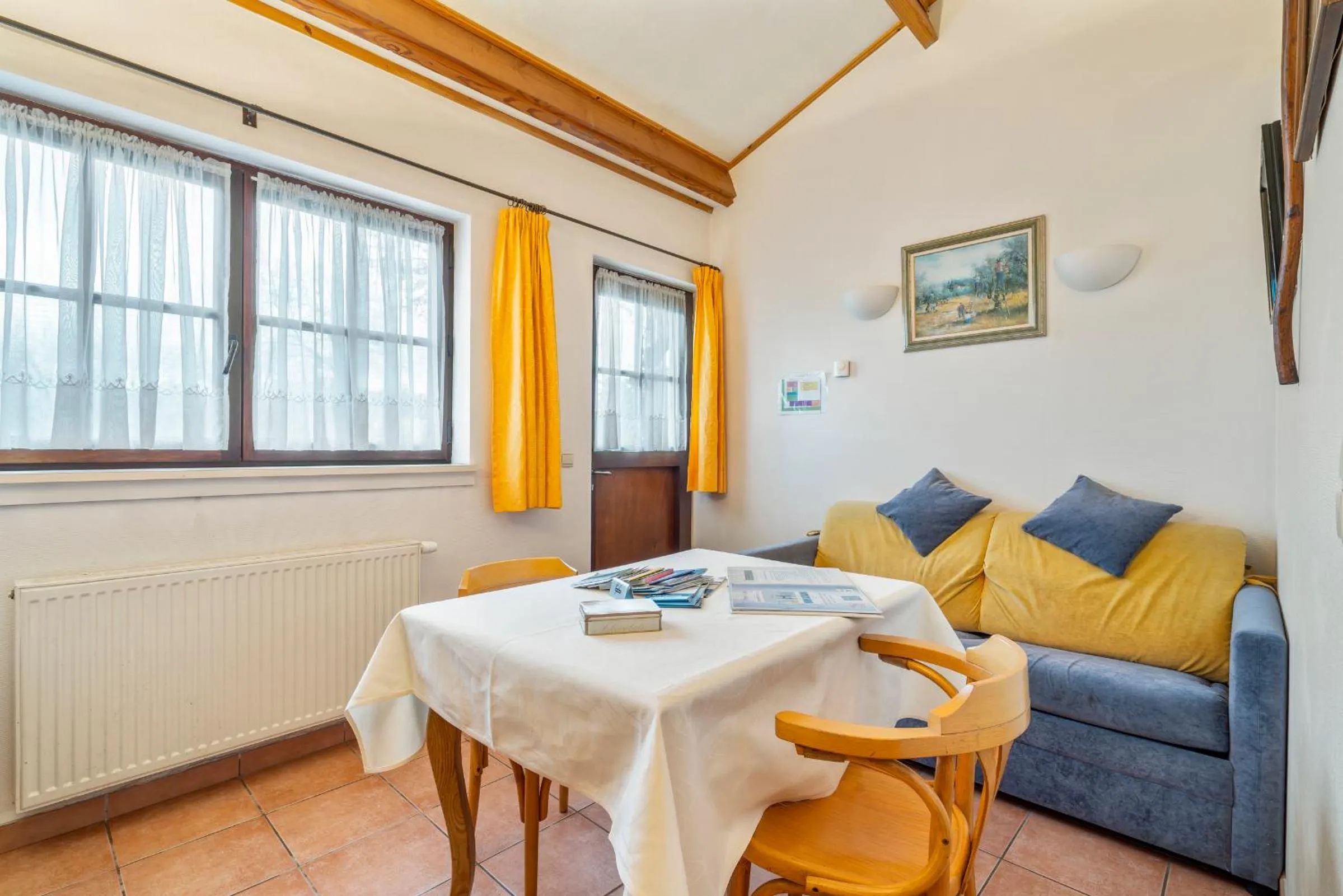 Seating area in Elckerlyck Inn Hotel