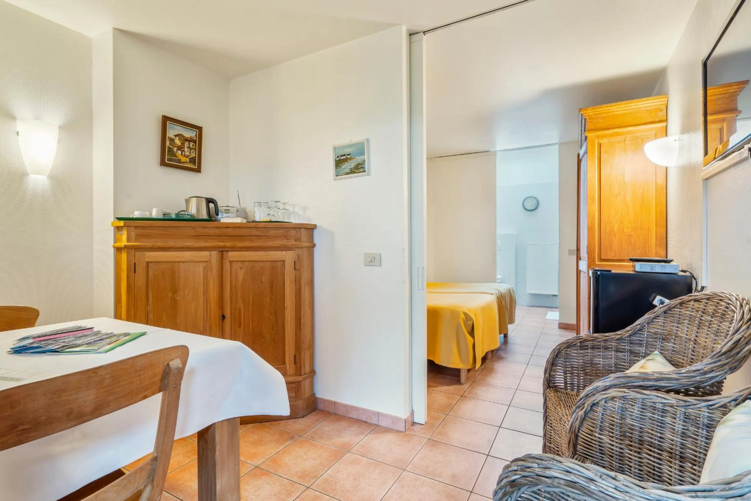 Seating area in Elckerlyck Inn Hotel