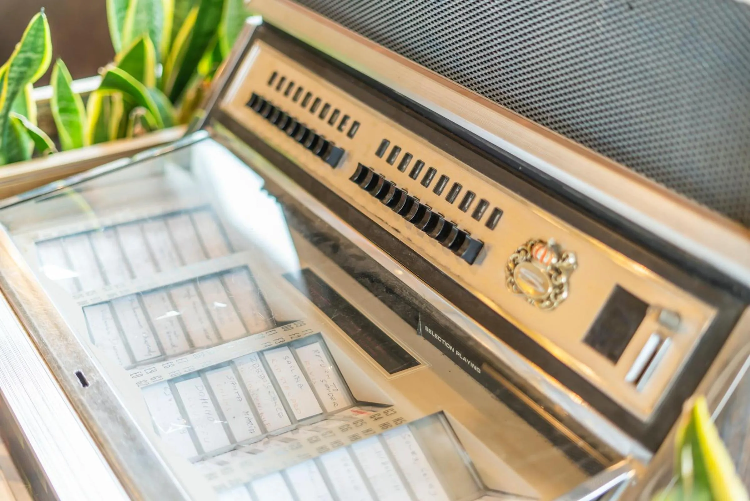 Decorative detail in Elckerlyck Inn Hotel