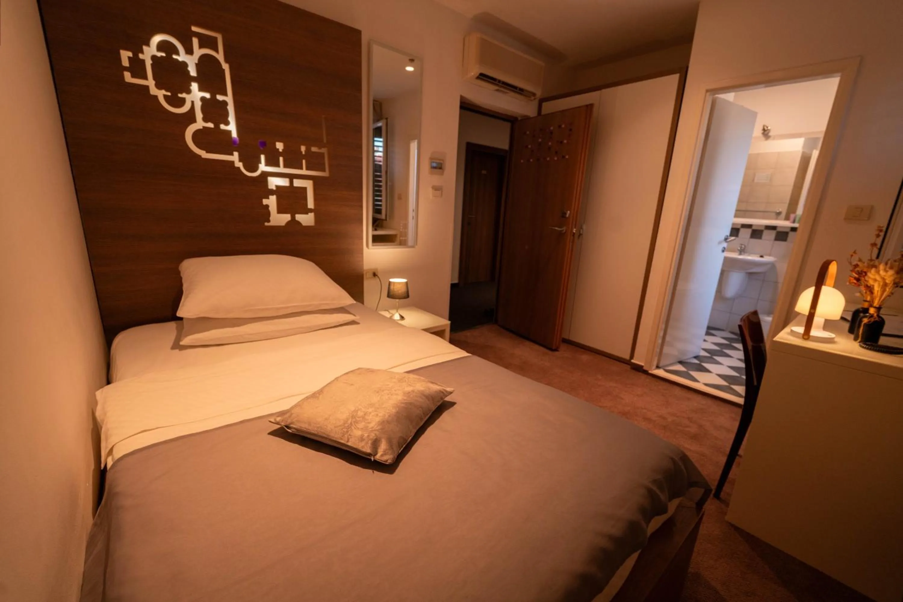 Bed in Slavija Culture Heritage Hotel