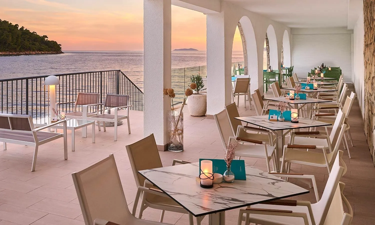 Lounge or bar in Aminess Younique Lume Hotel