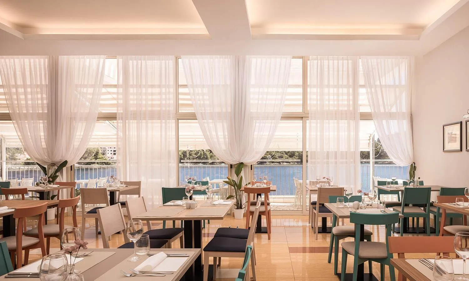 Restaurant/places to eat in Aminess Younique Lume Hotel