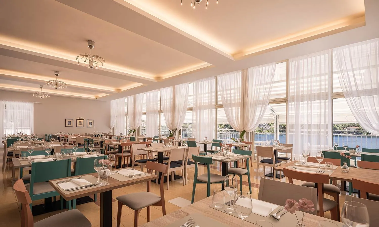 Restaurant/places to eat in Aminess Younique Lume Hotel