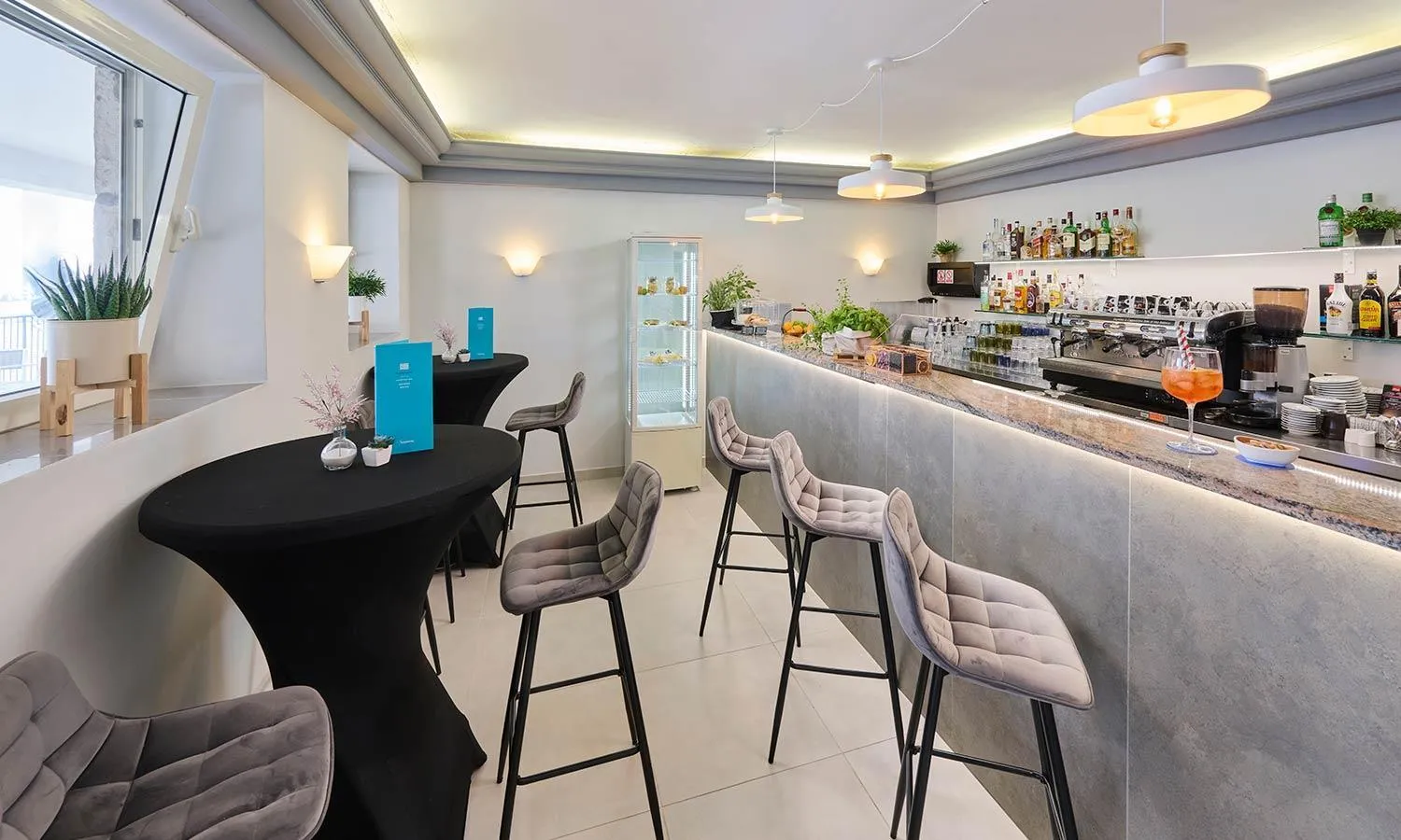 Lounge or bar in Aminess Younique Lume Hotel