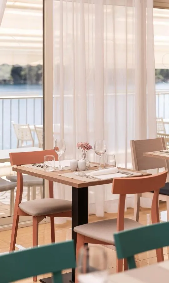 Restaurant/places to eat in Aminess Younique Lume Hotel