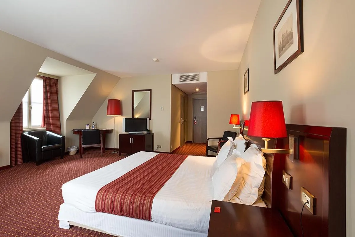 Bed in Hotel Restaurant Weinebrugge