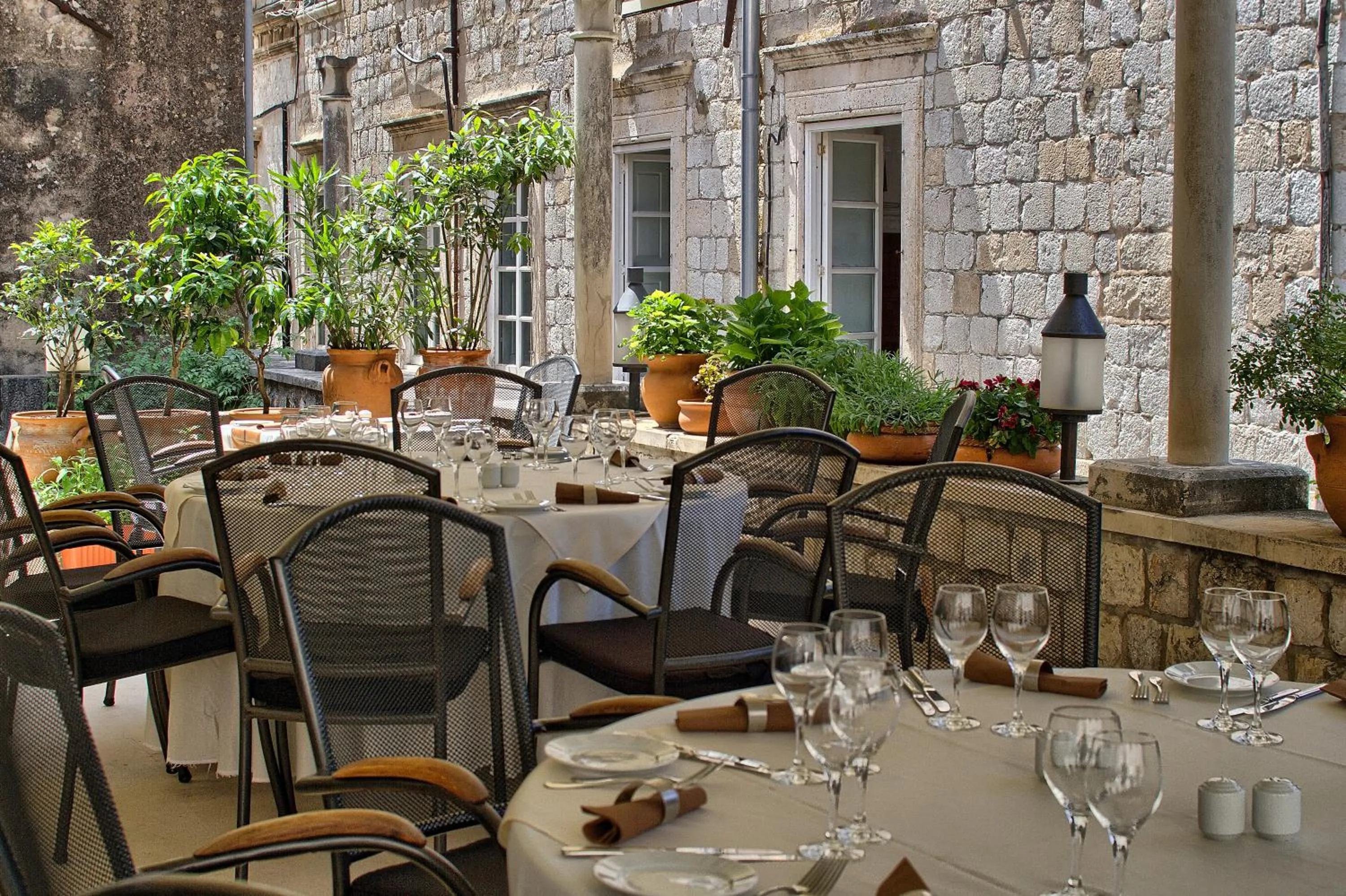 Restaurant/places to eat in The Pucic Palace