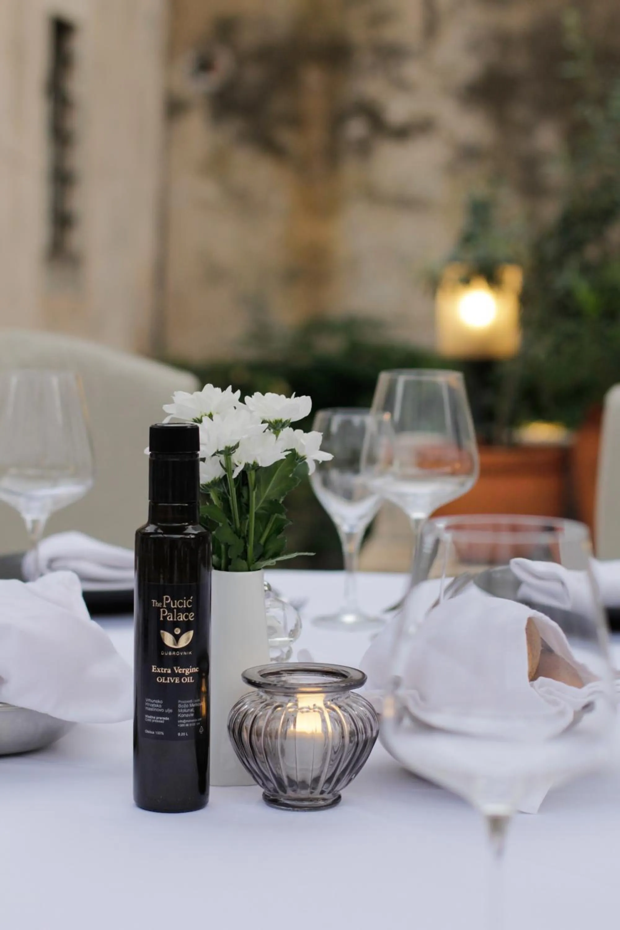 Restaurant/places to eat in The Pucic Palace