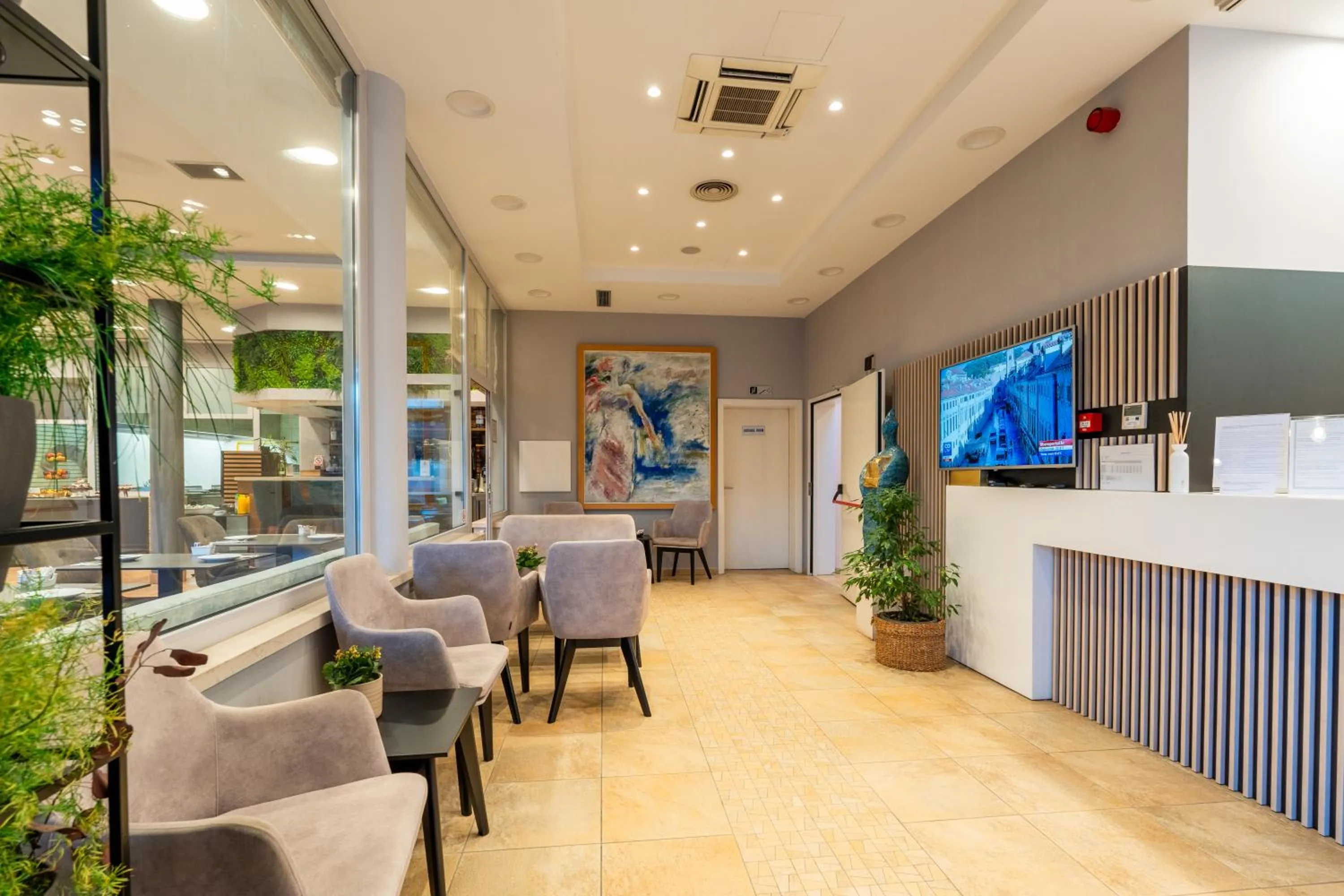 TV and multimedia in Berkeley Hotel