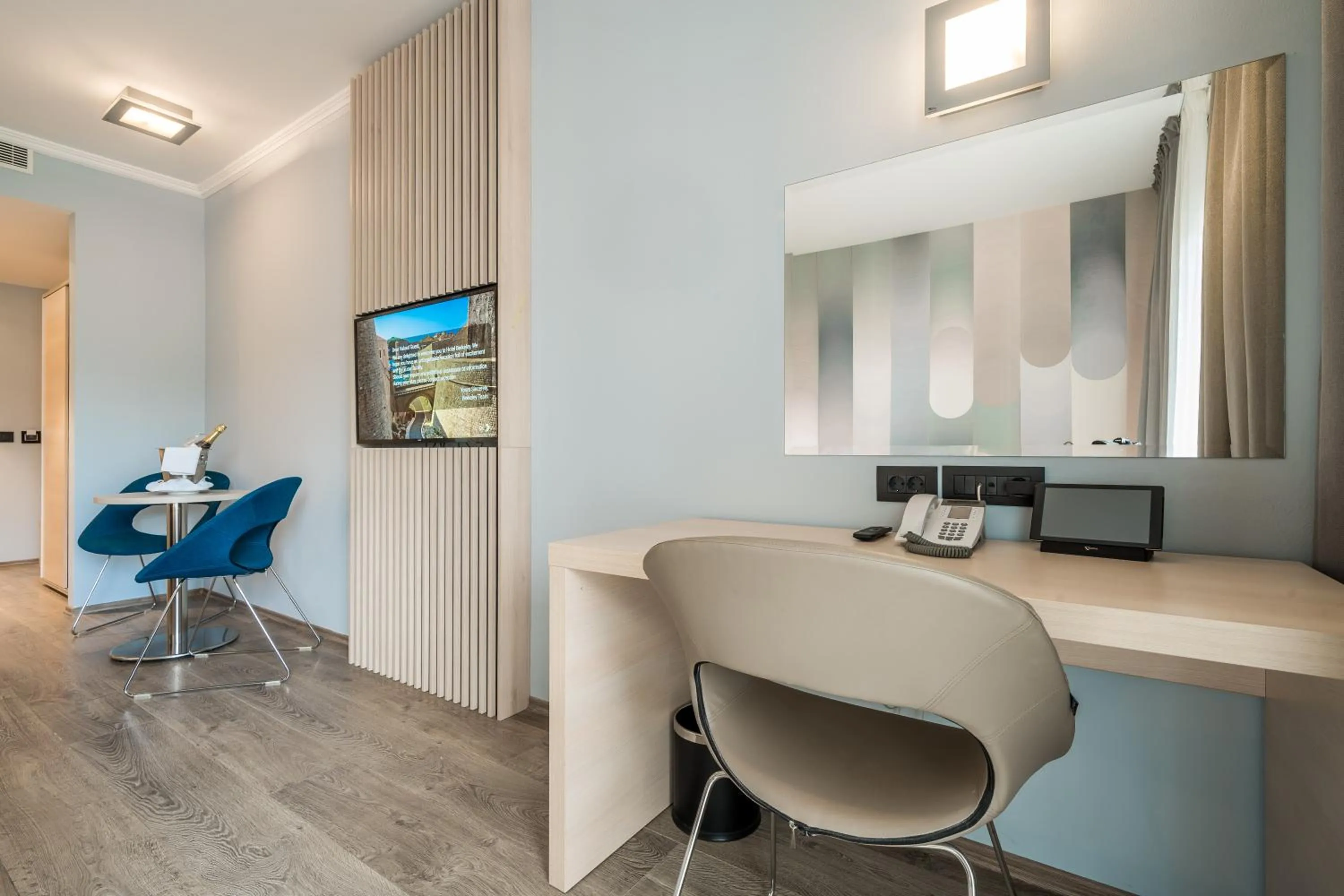 TV and multimedia in Berkeley Hotel