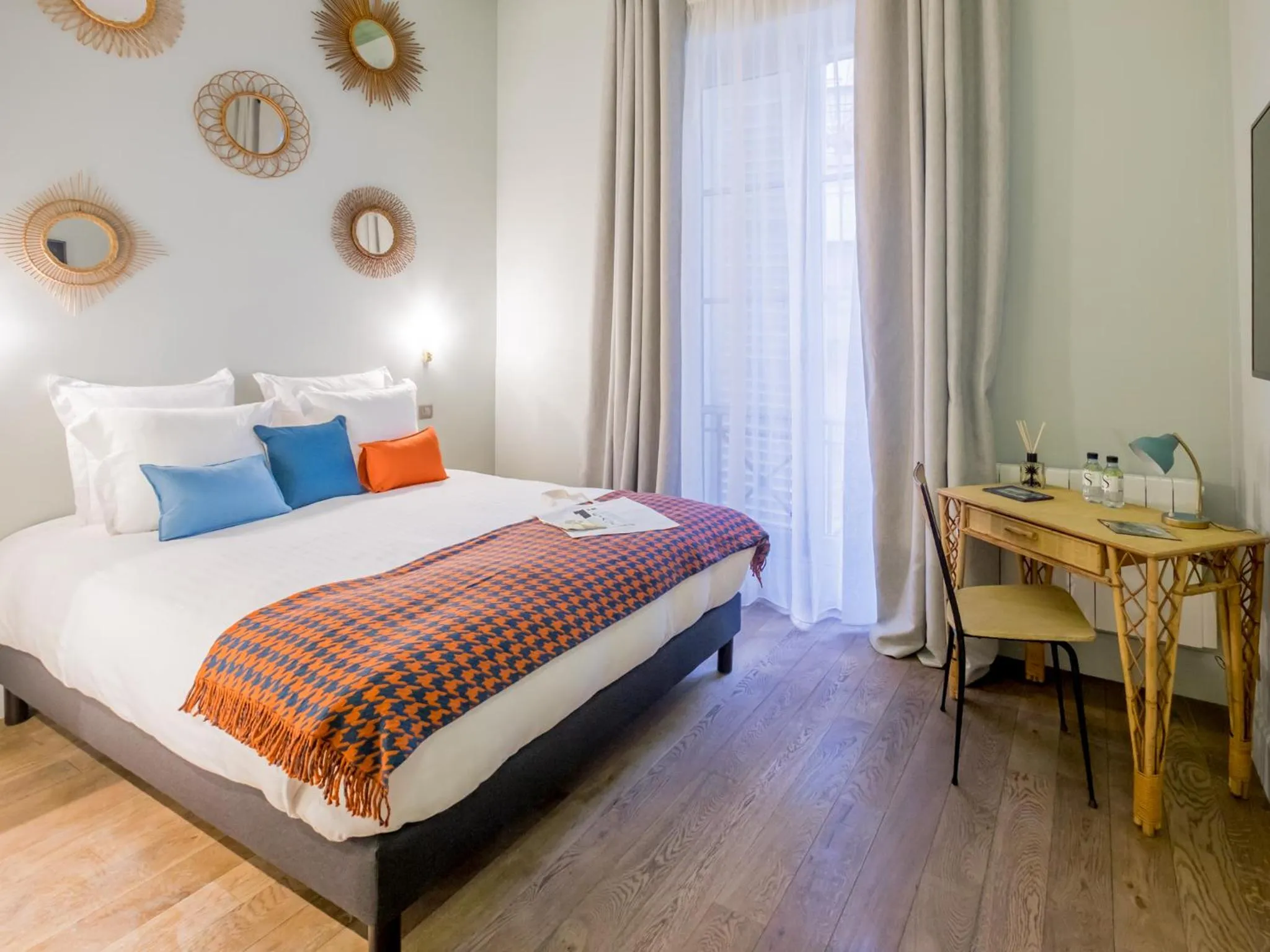 Photo of the whole room, Bed in 1er Etage SoPi-Montmartre